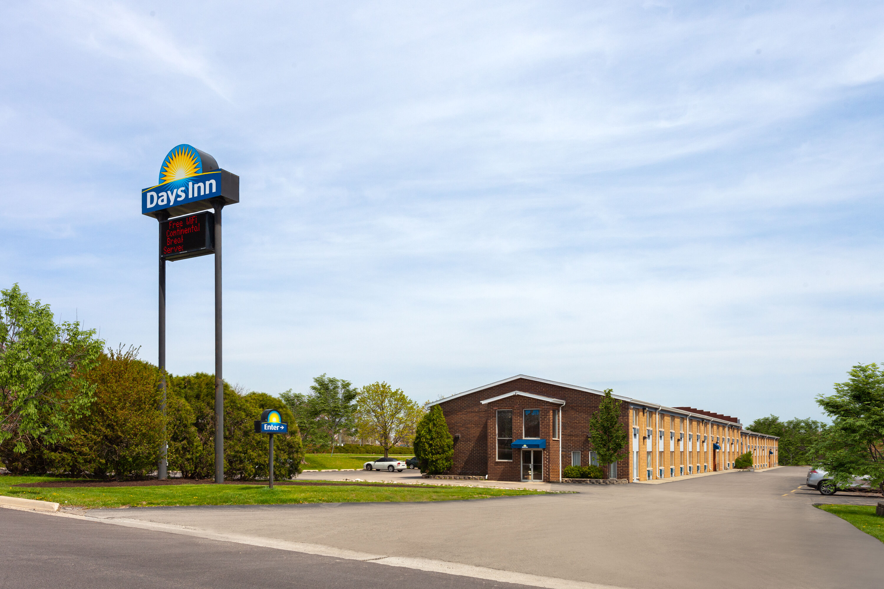 Exterior Day Image of Days Inn by Wyndham Rockford I-90 Casino District hotel in Rockford, Illinois