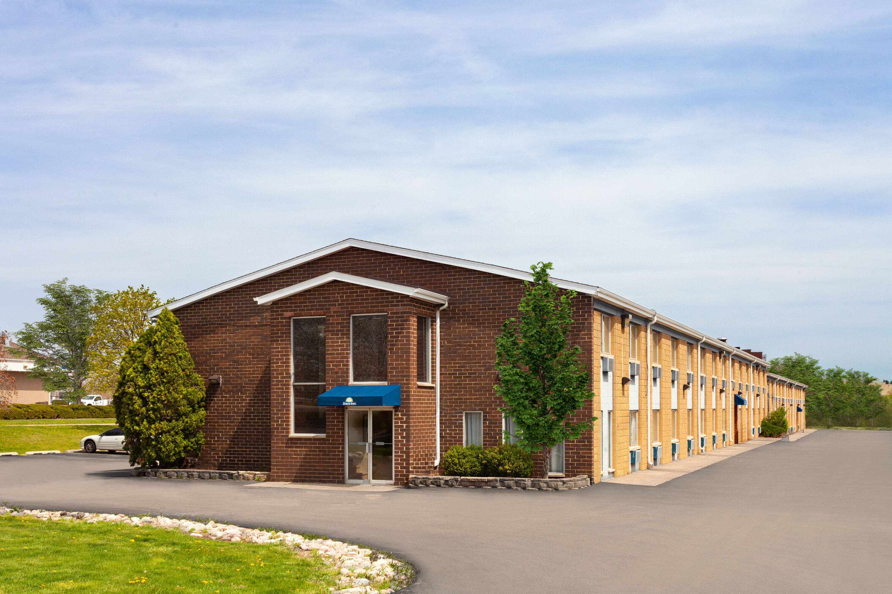 Exterior Day Image of Days Inn by Wyndham Rockford I-90 Casino District hotel in Rockford, Illinois
