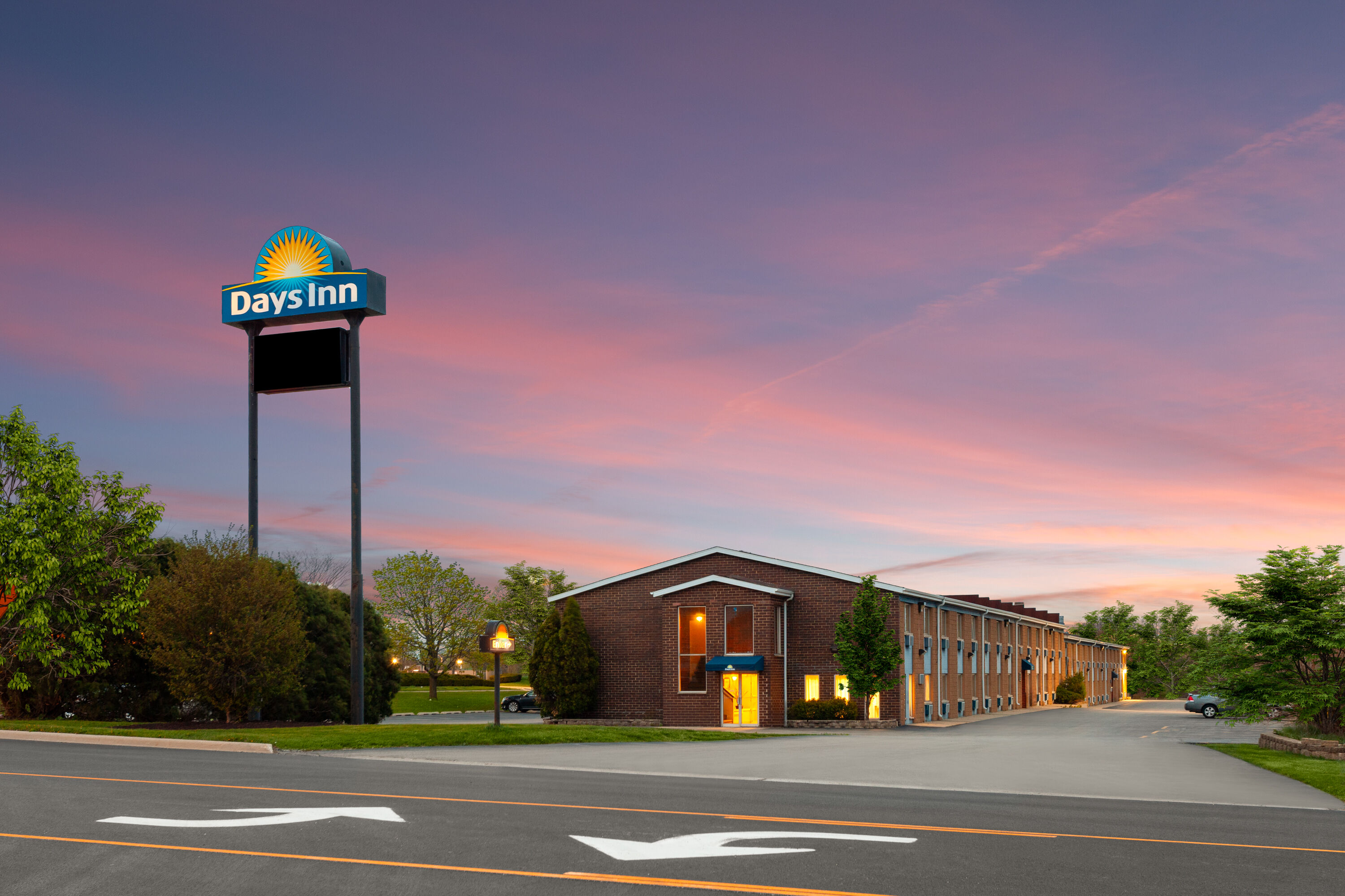 Exterior Dusk Image of Days Inn by Wyndham Rockford I-90 Casino District hotel in Rockford, Illinois