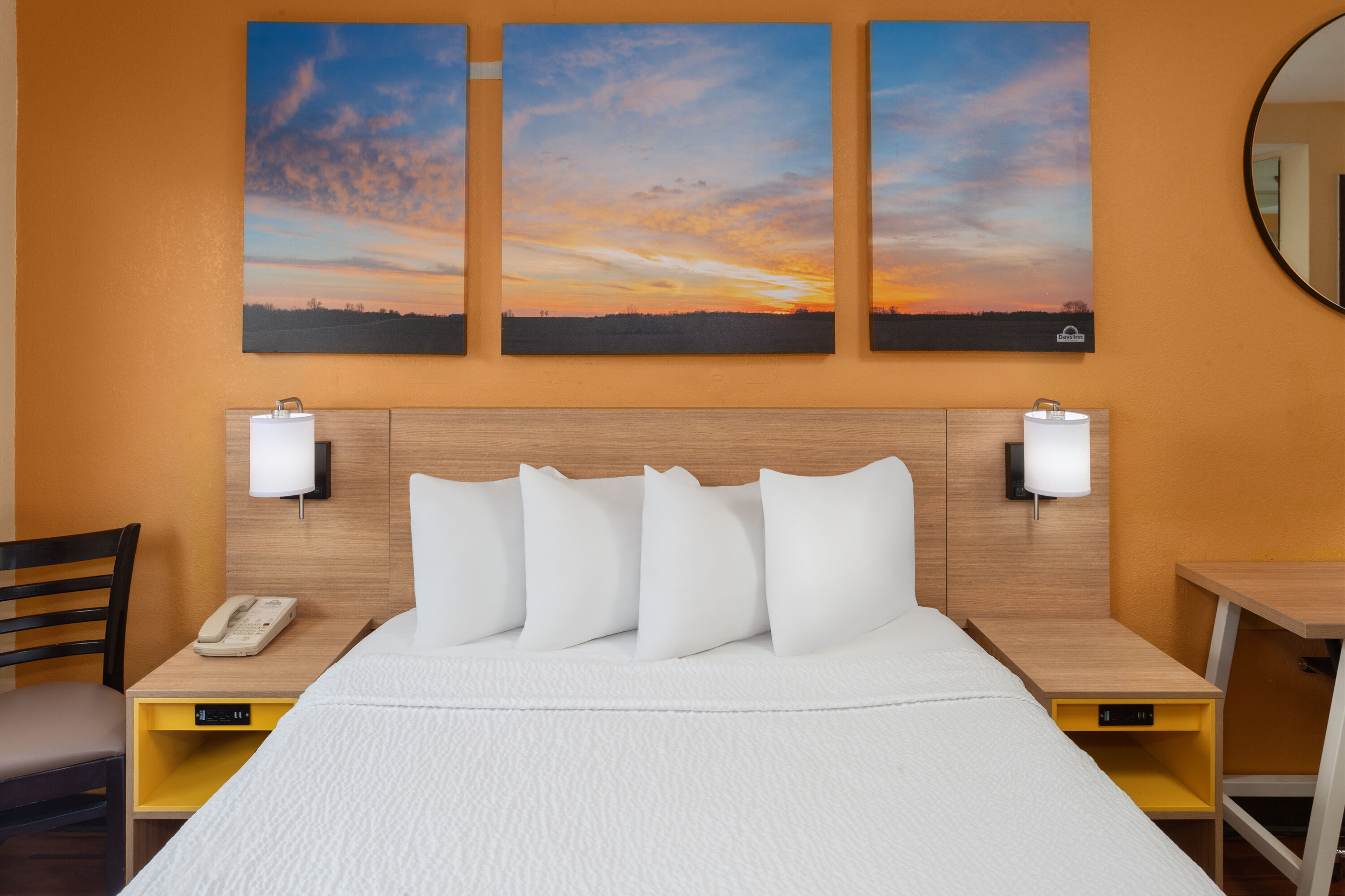 Days Inn by Wyndham Rockford I-90 Casino District hot tub suite in Rockford, Illinois