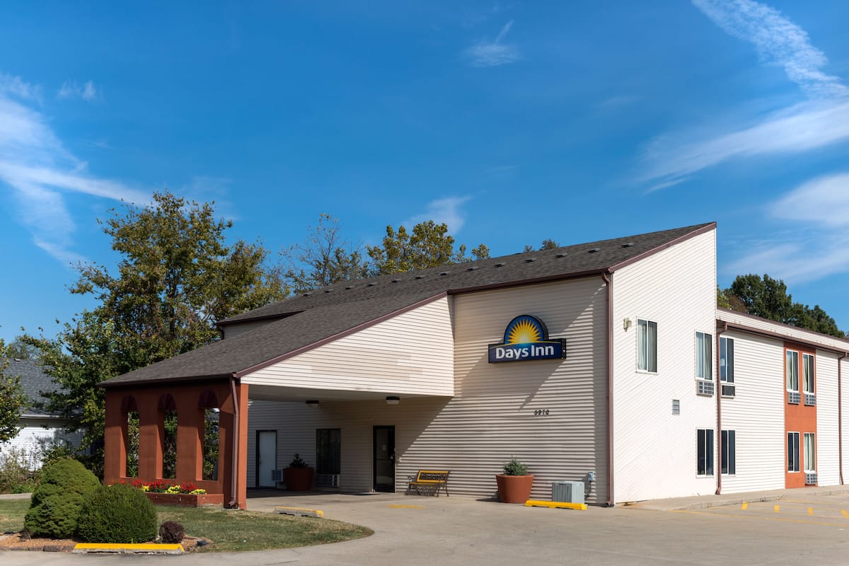 Days Inn By Wyndham Springfield Hotels Il 62703 Exterior Of Days Inn By Wyndham Springfield Hotel In Illinois