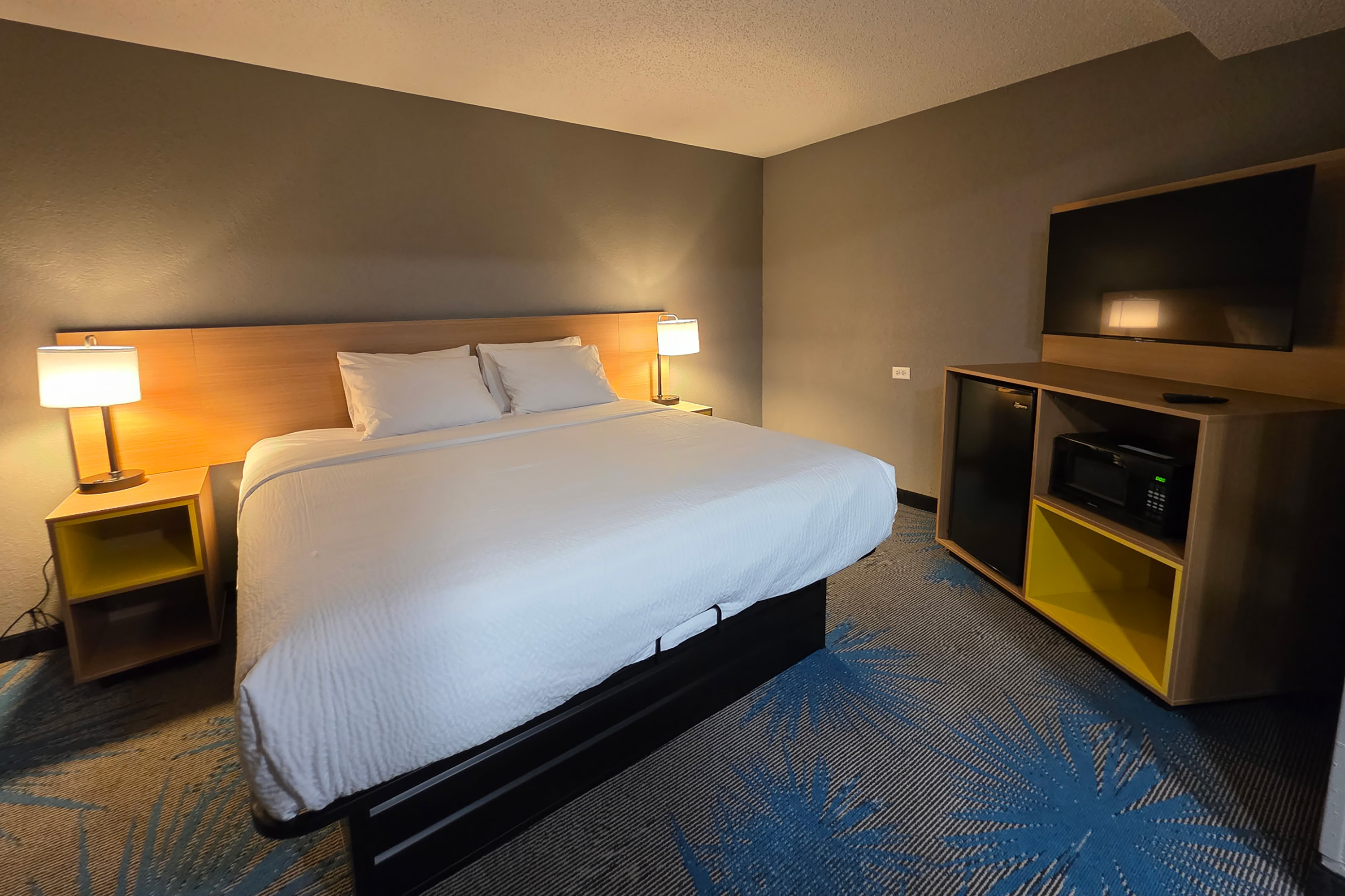 Guest room at the Days Inn by Wyndham Waukegan in Waukegan, Illinois