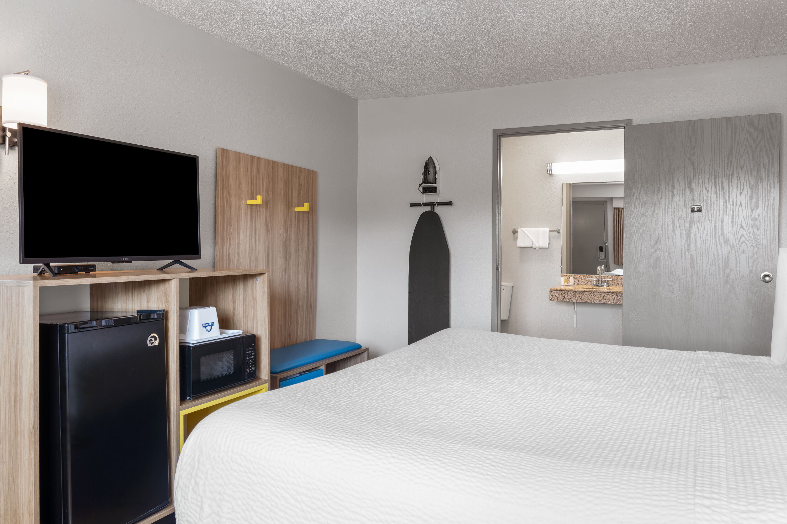 Guest room at the Days Inn by Wyndham Cloverdale Greencastle in Cloverdale, Indiana