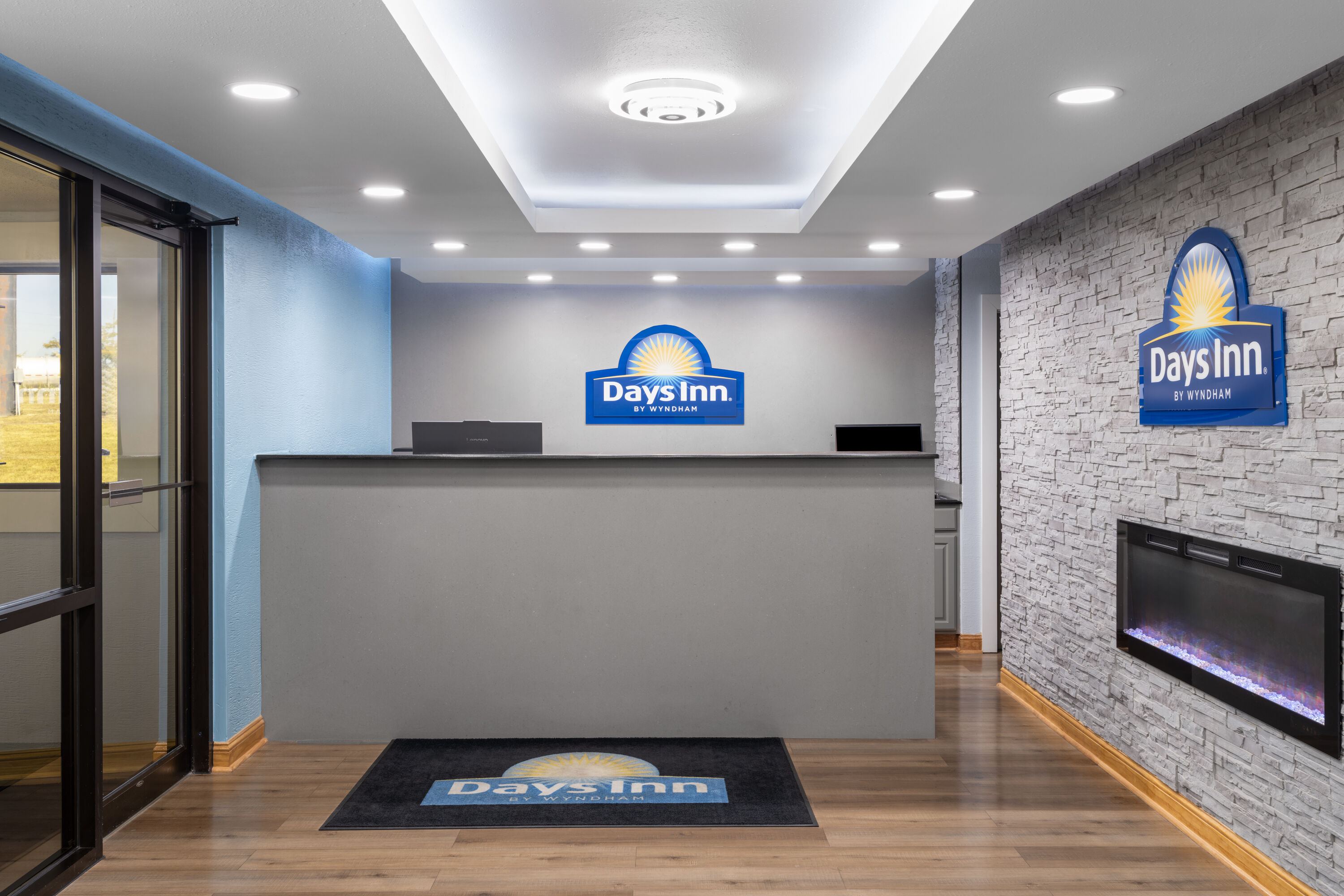 Days Inn by Wyndham Cloverdale Greencastle reception in Cloverdale, Indiana