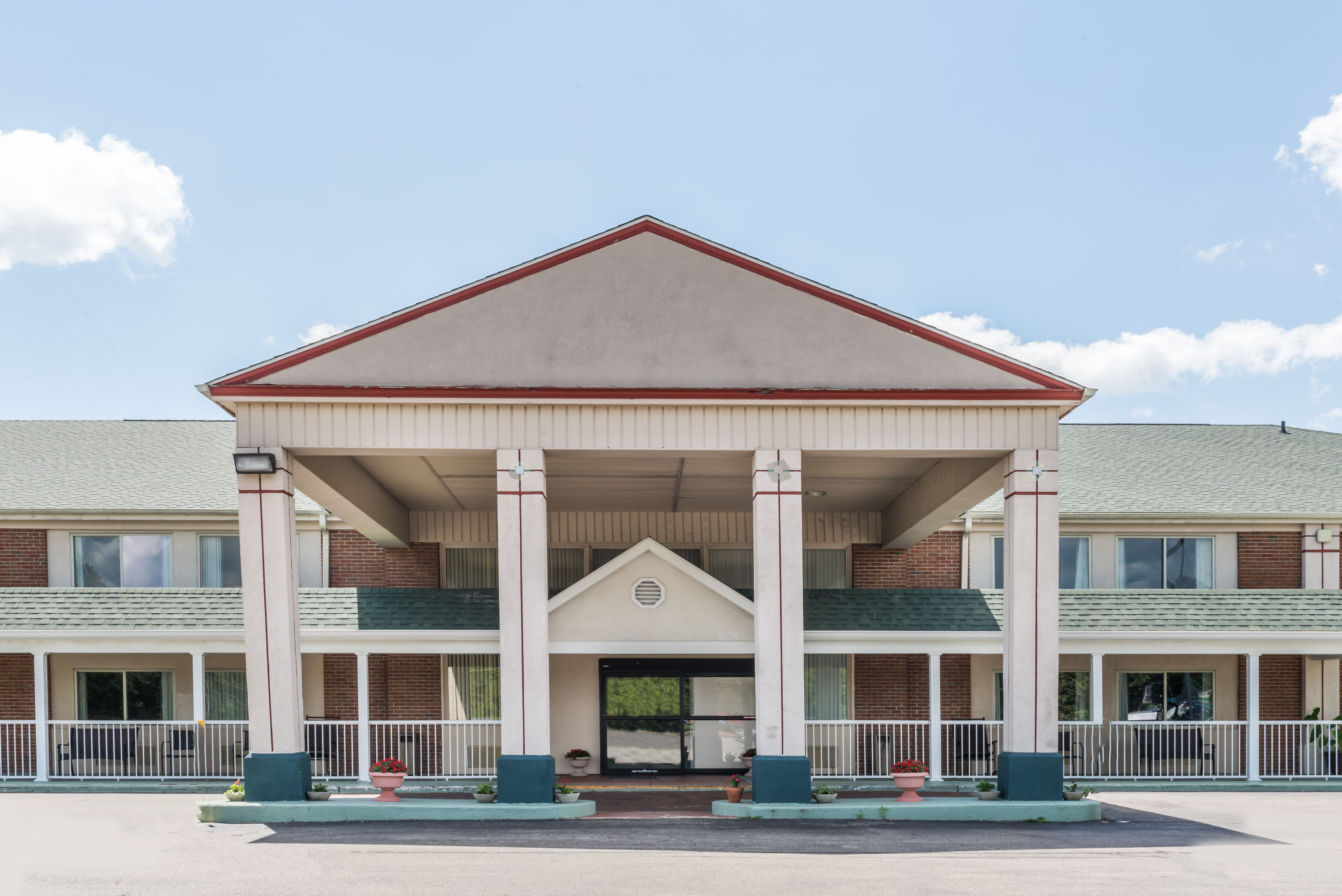 Days Inn By Wyndham Columbus In Columbus In Hotels