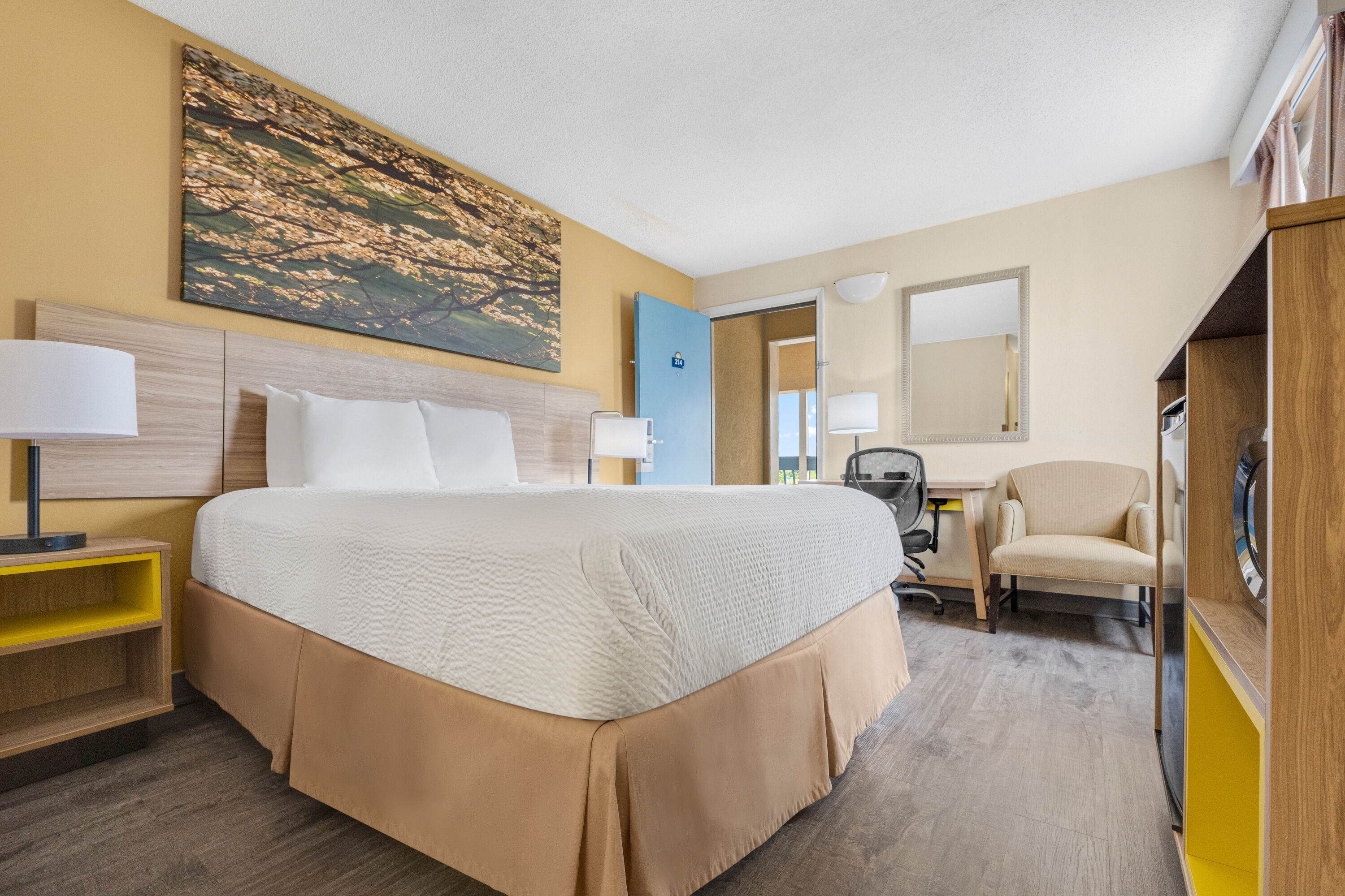 Queen bed guest room at the Days Inn by Wyndham Fort Wayne in Fort Wayne, Indiana