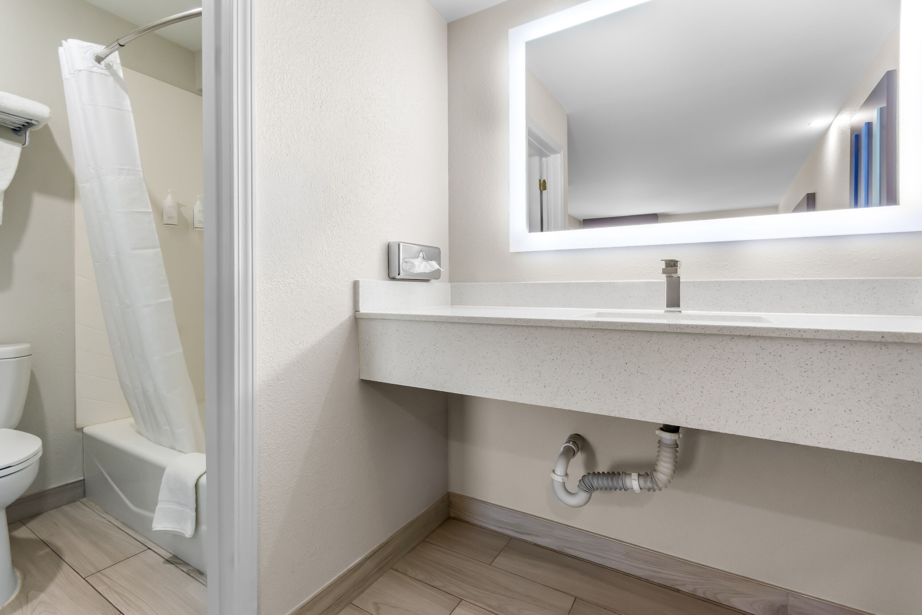 Guest room bath at the Days Inn by Wyndham Indianapolis East Post Road in Indianapolis, Indiana