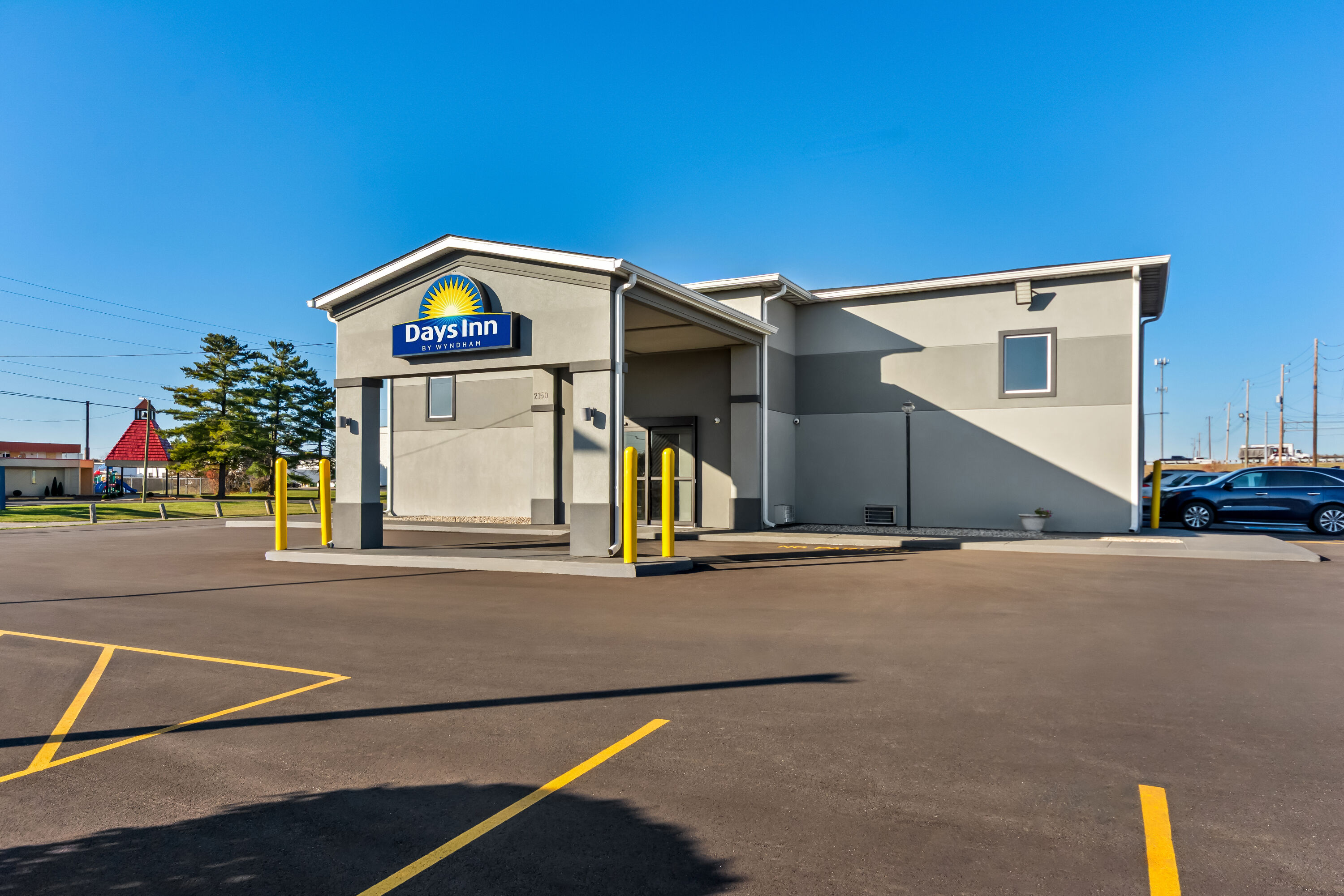 Exterior Day Image of Days Inn by Wyndham Indianapolis East Post Road hotel in Indianapolis, Indiana