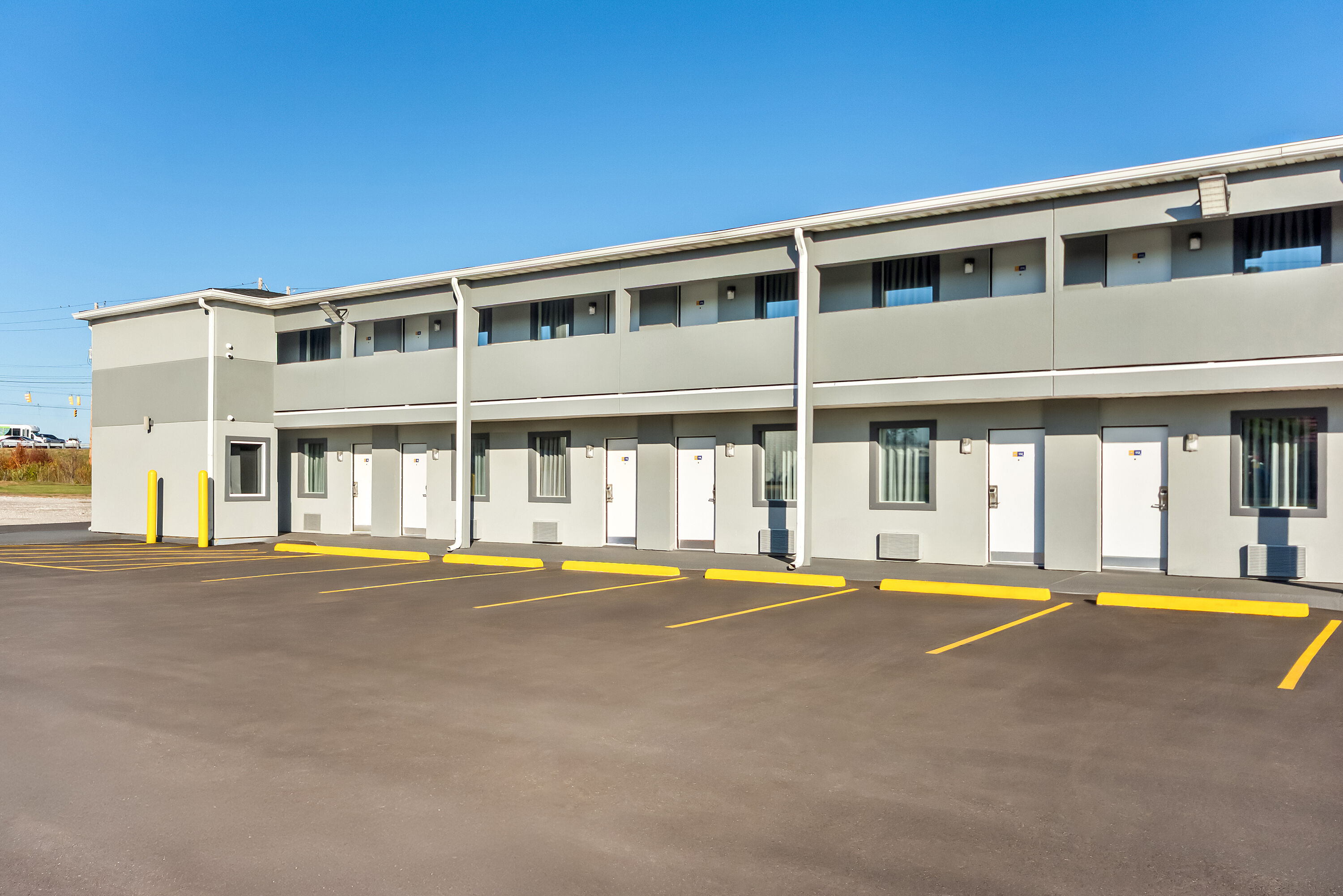 Exterior Day Image of Days Inn by Wyndham Indianapolis East Post Road hotel in Indianapolis, Indiana