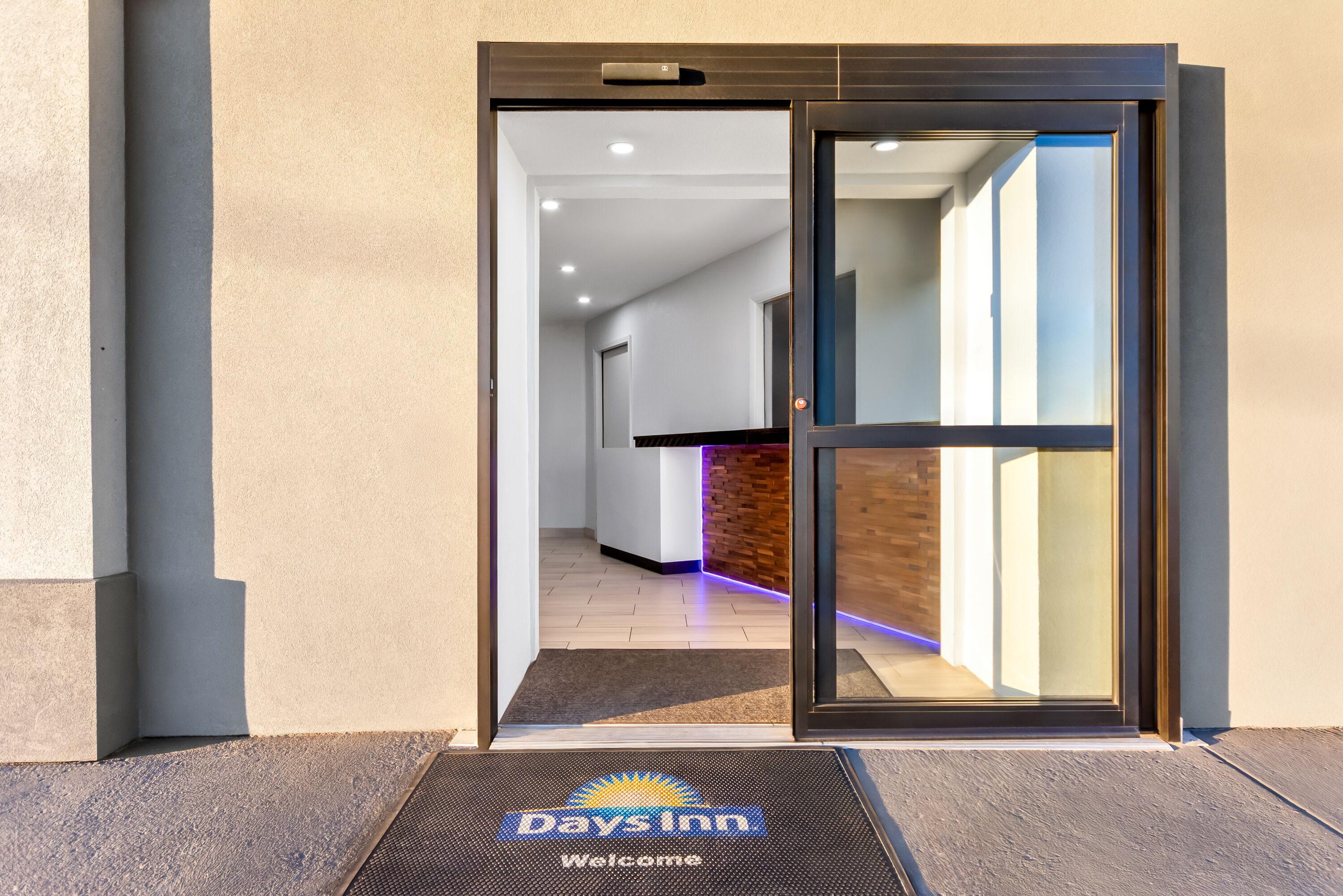 Front Exterior Image of Days Inn by Wyndham Indianapolis East Post Road hotel in Indianapolis, Indiana
