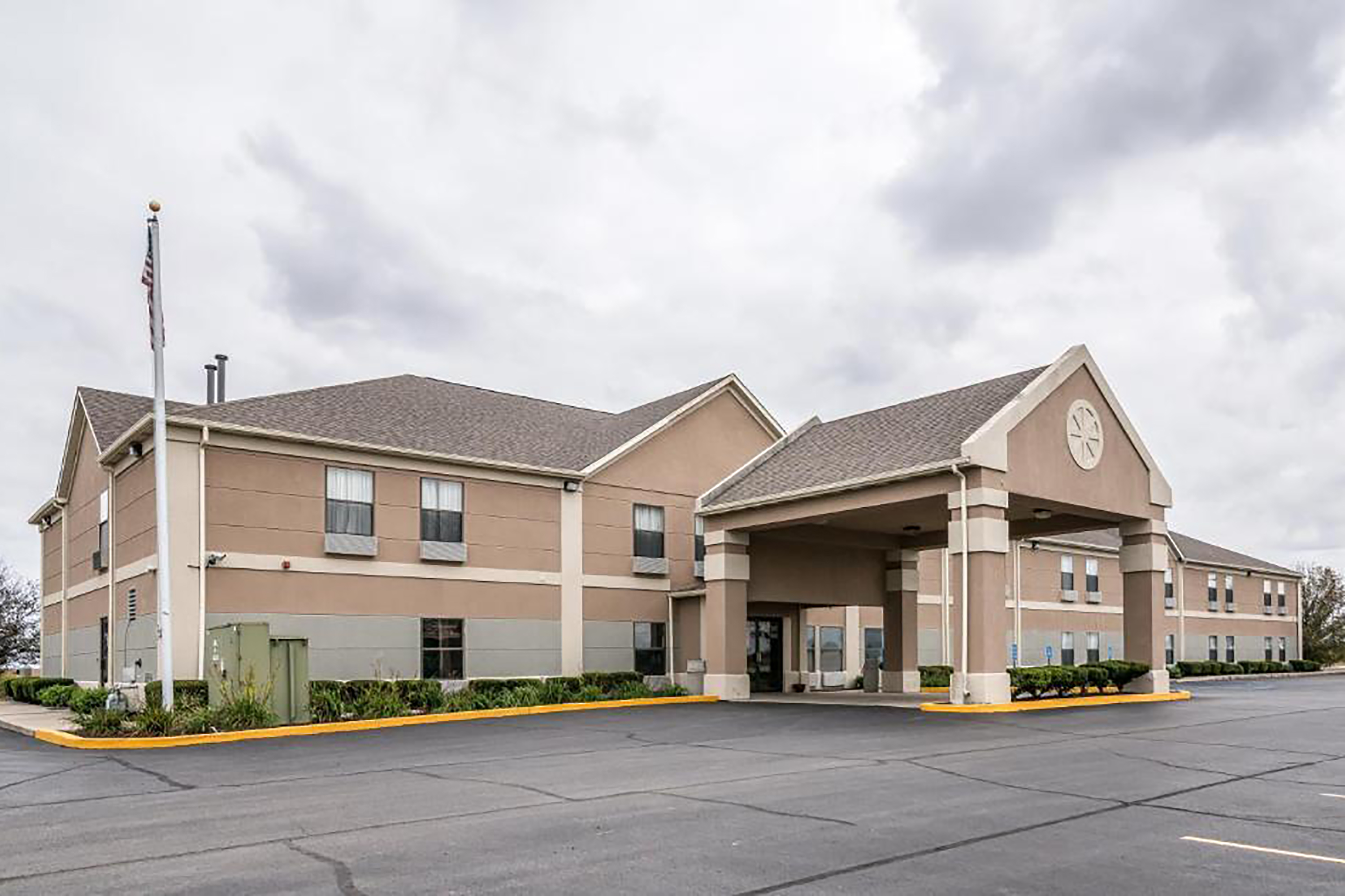 Exterior of Days Inn by Wyndham Kentland hotel in Kentland, Indiana