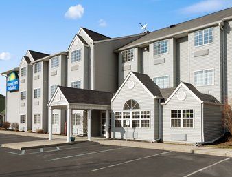 Exterior of Days Inn & Suites by Wyndham Lafayette IN hotel in Lafayette, Indiana