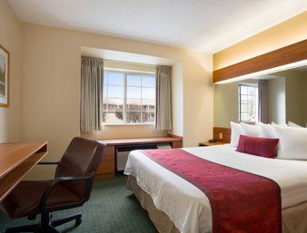 Days Inn & Suites by Wyndham Lafayette IN suite in Lafayette, Indiana
