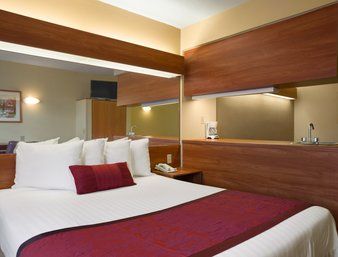 Days Inn & Suites by Wyndham Lafayette IN suite in Lafayette, Indiana