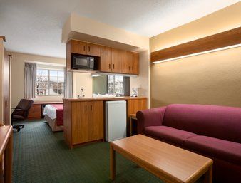 Days Inn & Suites by Wyndham Lafayette IN suite in Lafayette, Indiana