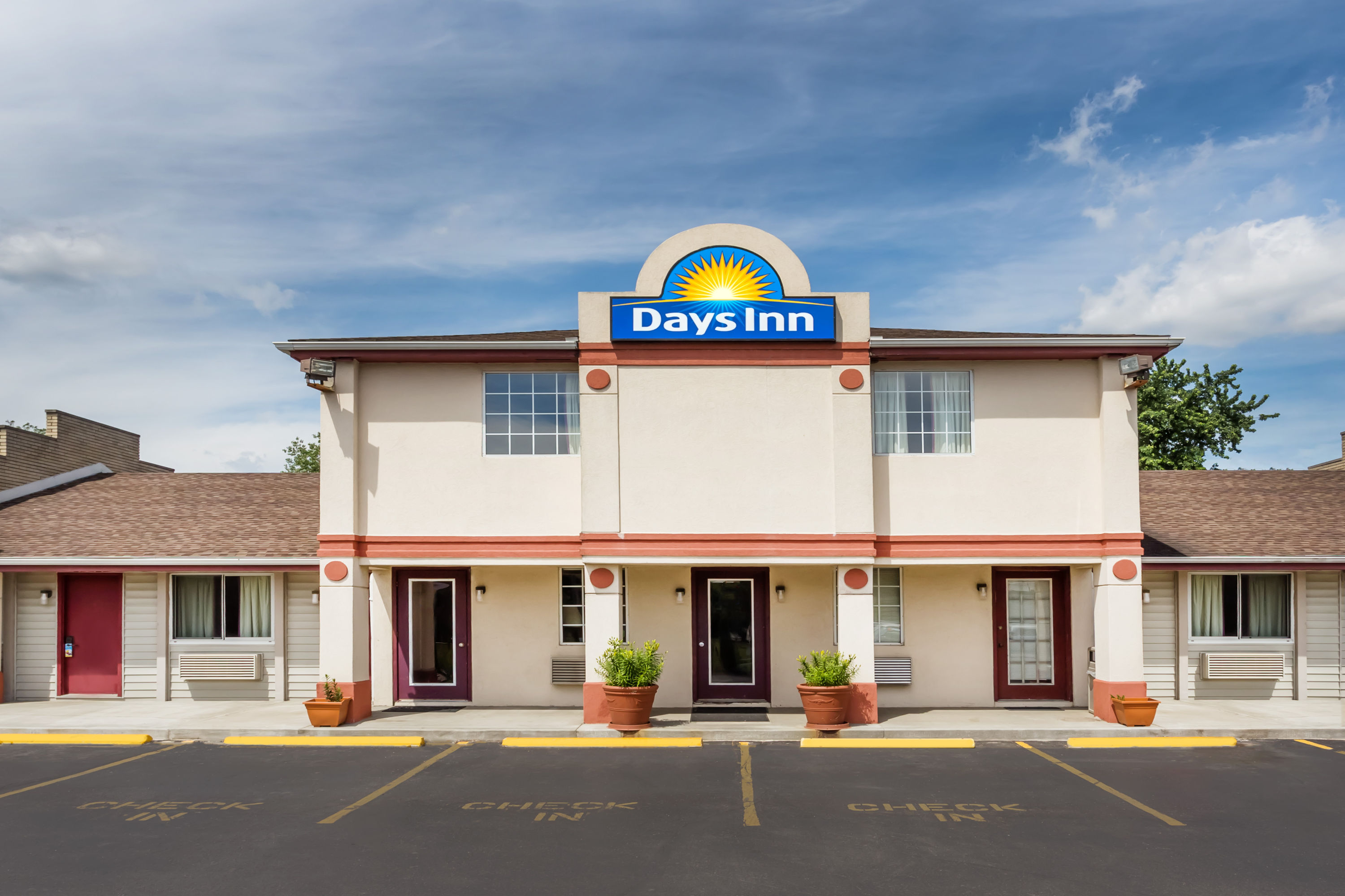 Exterior Day Image of Days Inn by Wyndham Plymouth hotel in Plymouth, Indiana