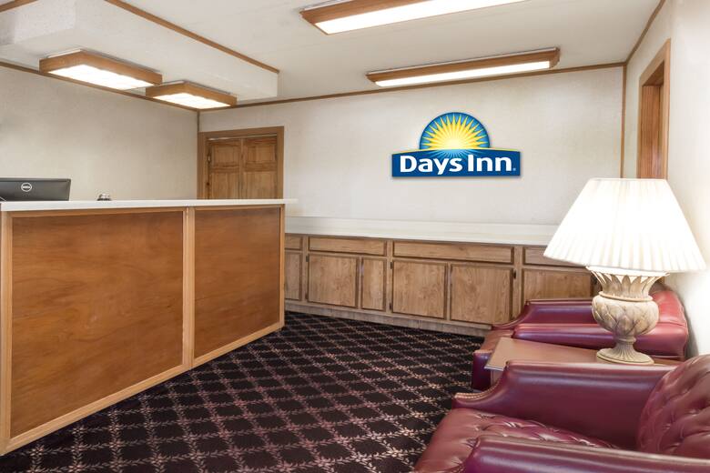 Days Inn Plymouth Hotels In 46563 Days Inn Plymouth Hotel Lobby In Indiana