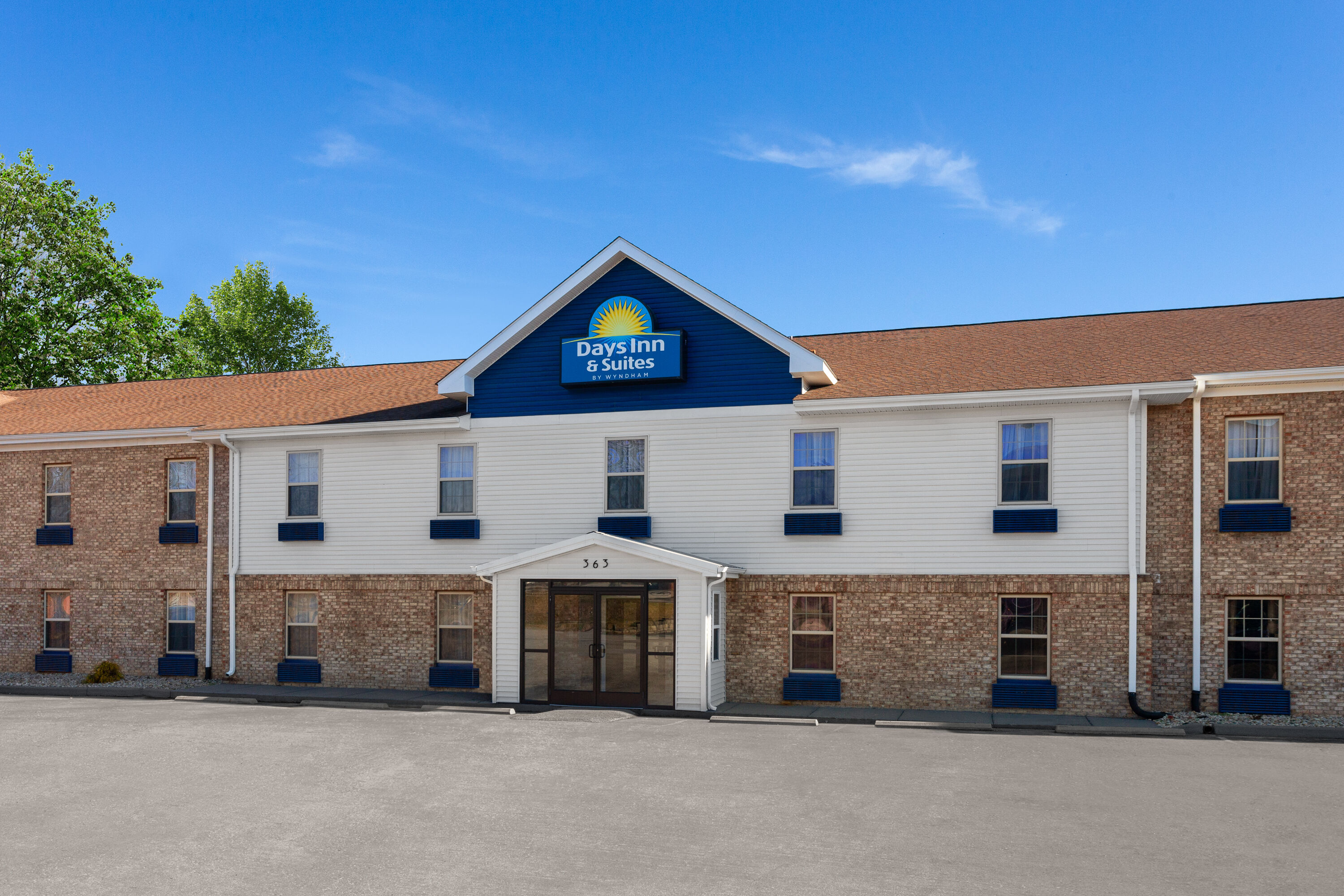 Days Inn & Suites by Wyndham Sellersburg Sellersburg, IN Hotels
