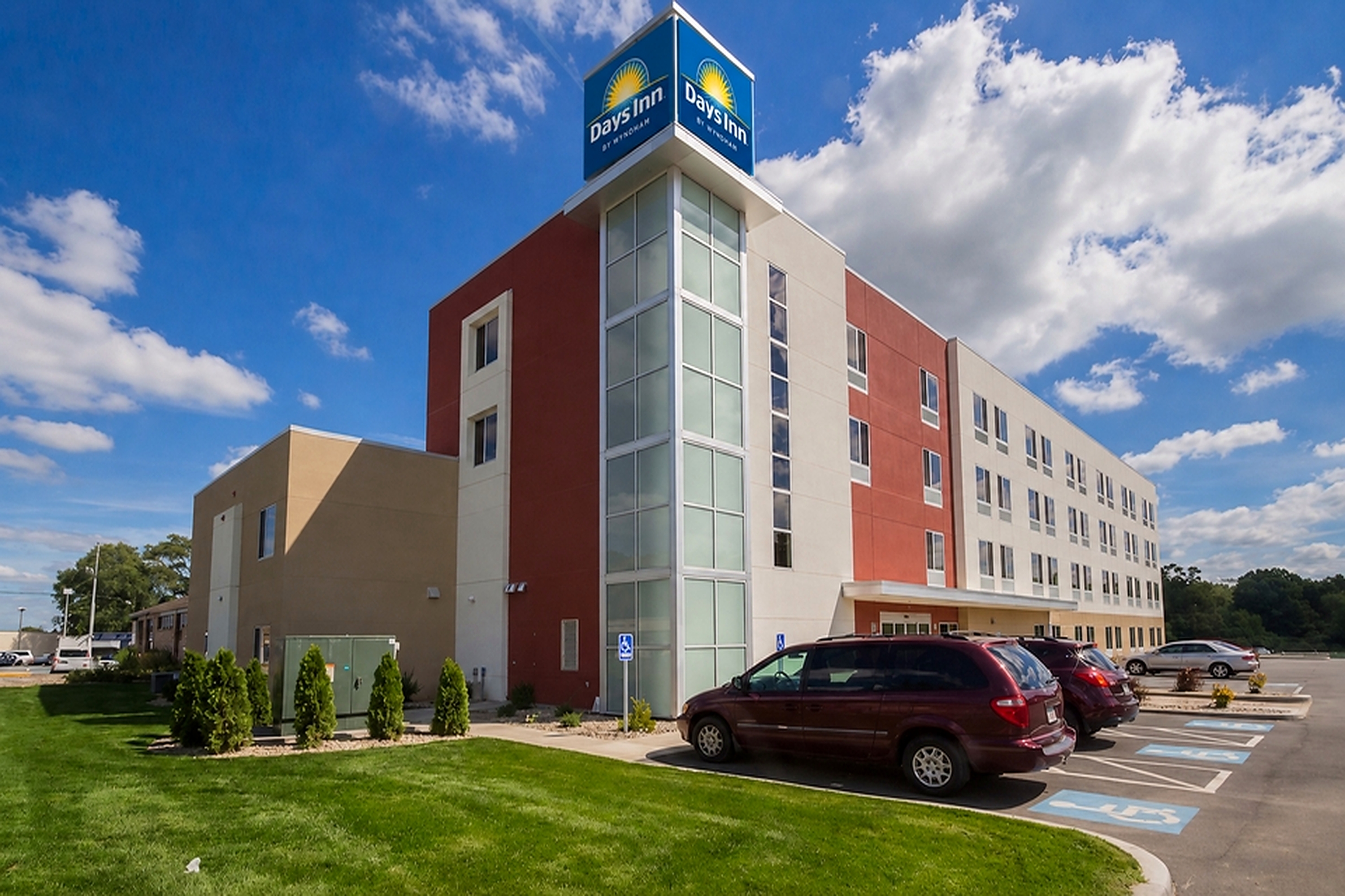 Exterior of Days Inn by Wyndham South Bend/Notre Dame hotel in South Bend, Indiana