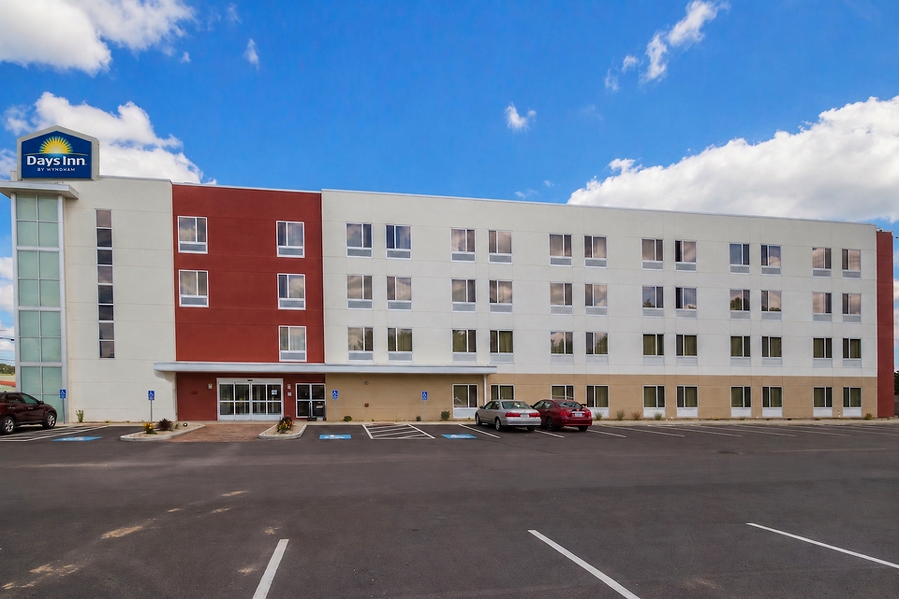 Exterior of Days Inn by Wyndham South Bend/Notre Dame hotel in South Bend, Indiana
