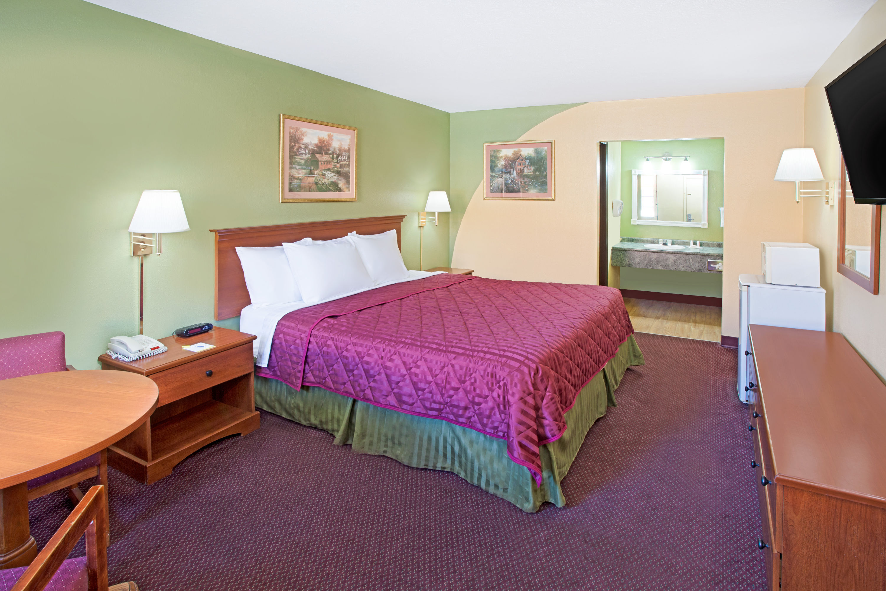 Days Inn & Suites by Wyndham Terre Haute | Terre Haute, IN Hotels