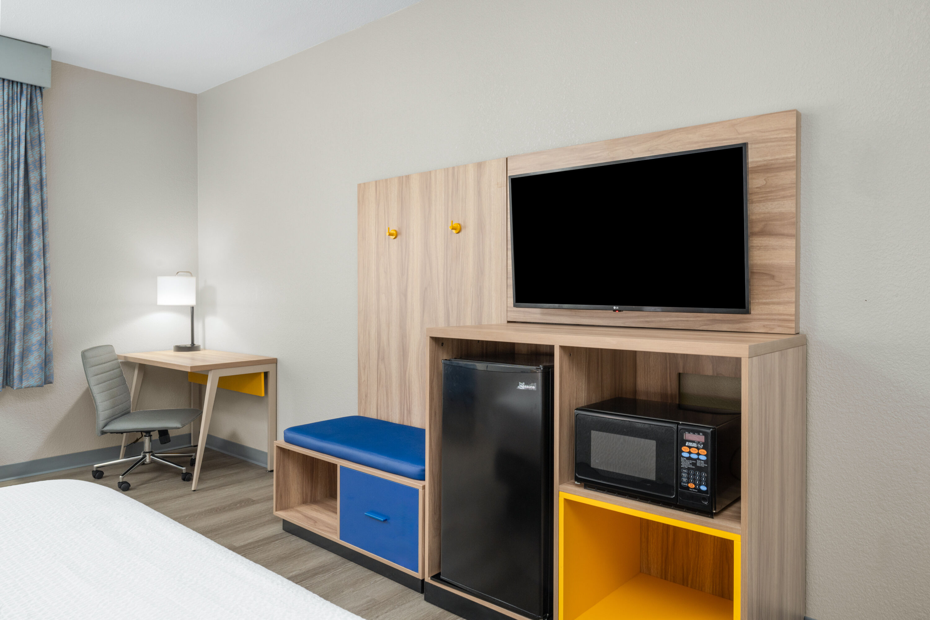 Guest room at the Days Inn by Wyndham Coffeyville in Coffeyville, Kansas