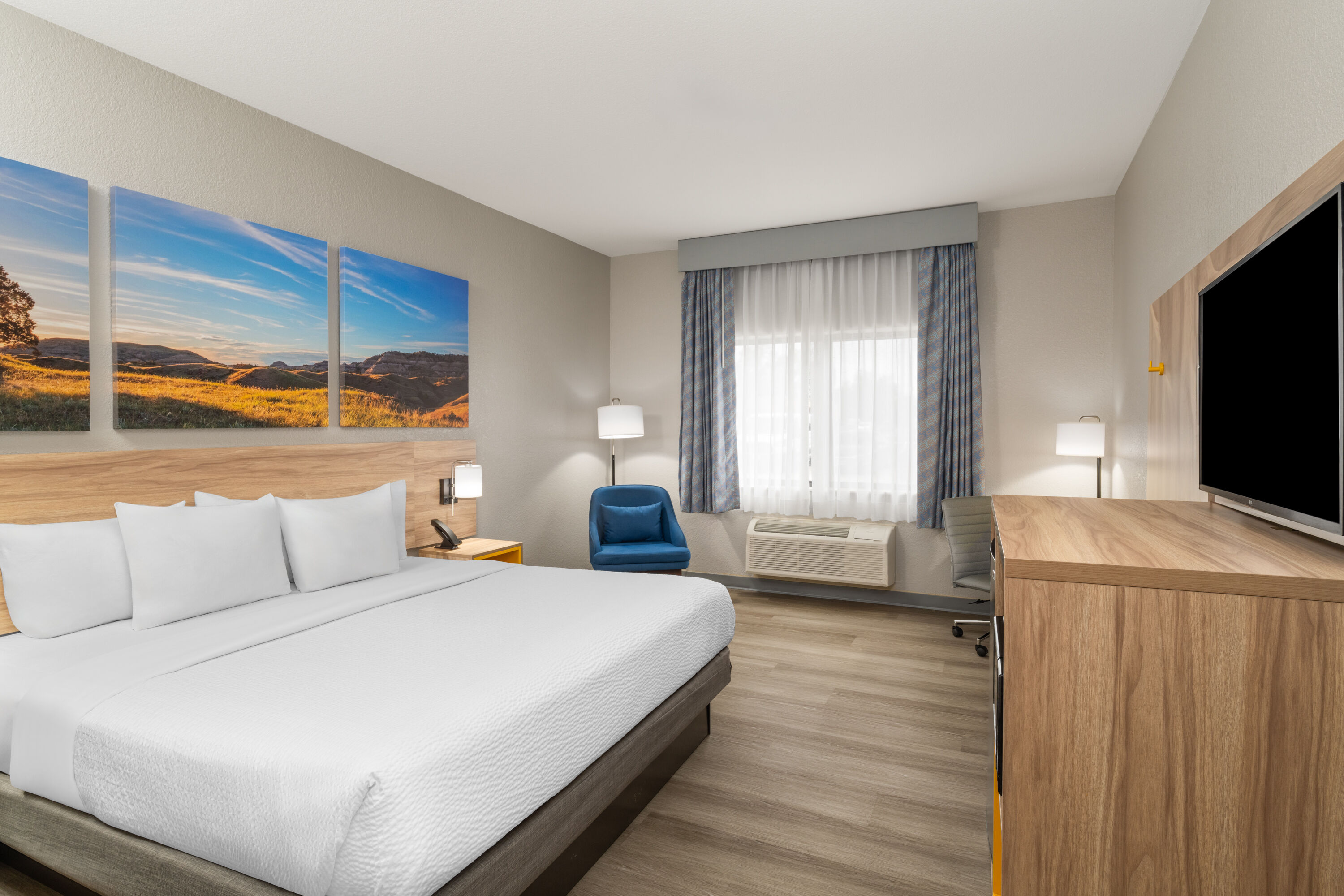 Guest room at the Days Inn by Wyndham Coffeyville in Coffeyville, Kansas