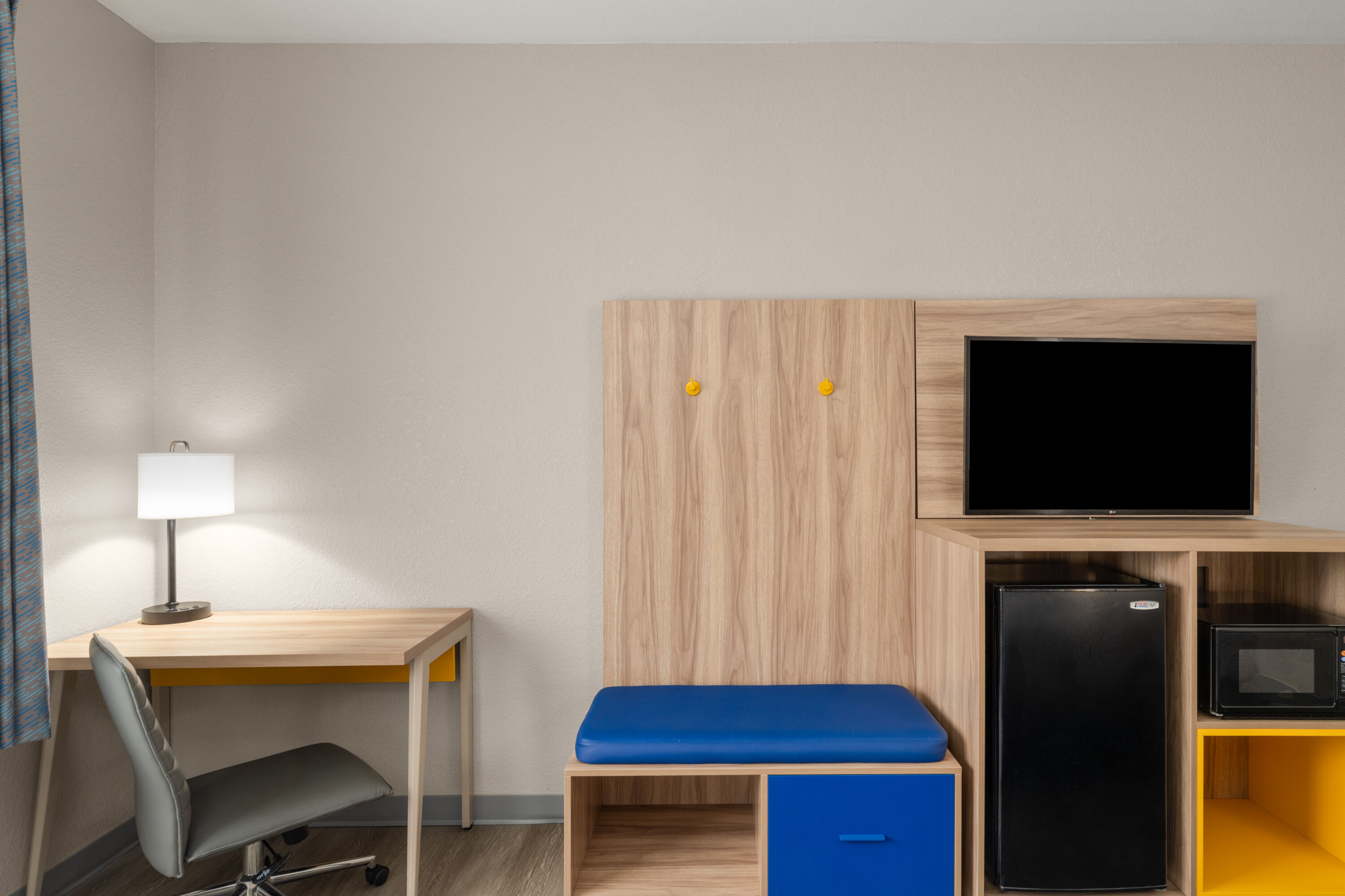 Guest room at the Days Inn by Wyndham Coffeyville in Coffeyville, Kansas