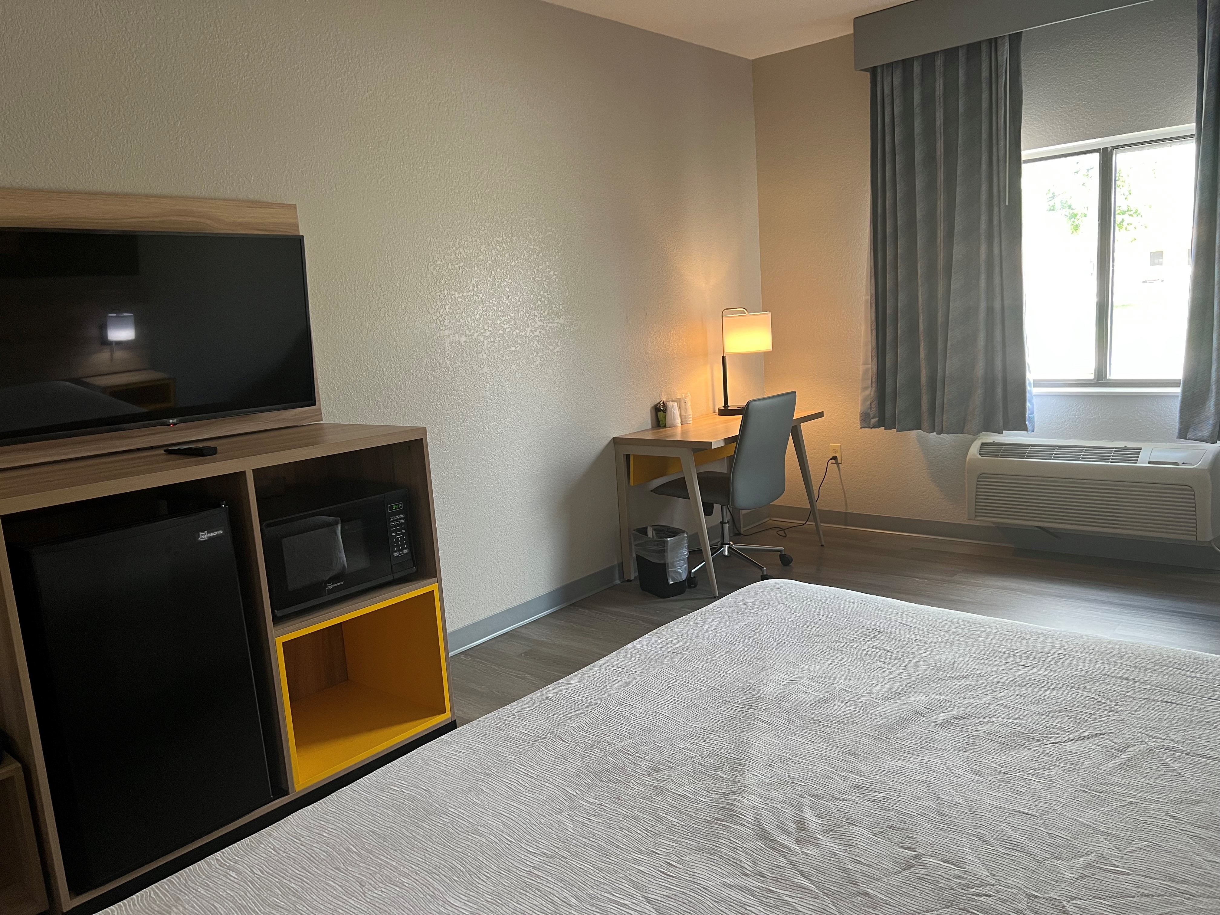 Guest room at the Days Inn by Wyndham Coffeyville in Coffeyville, Kansas