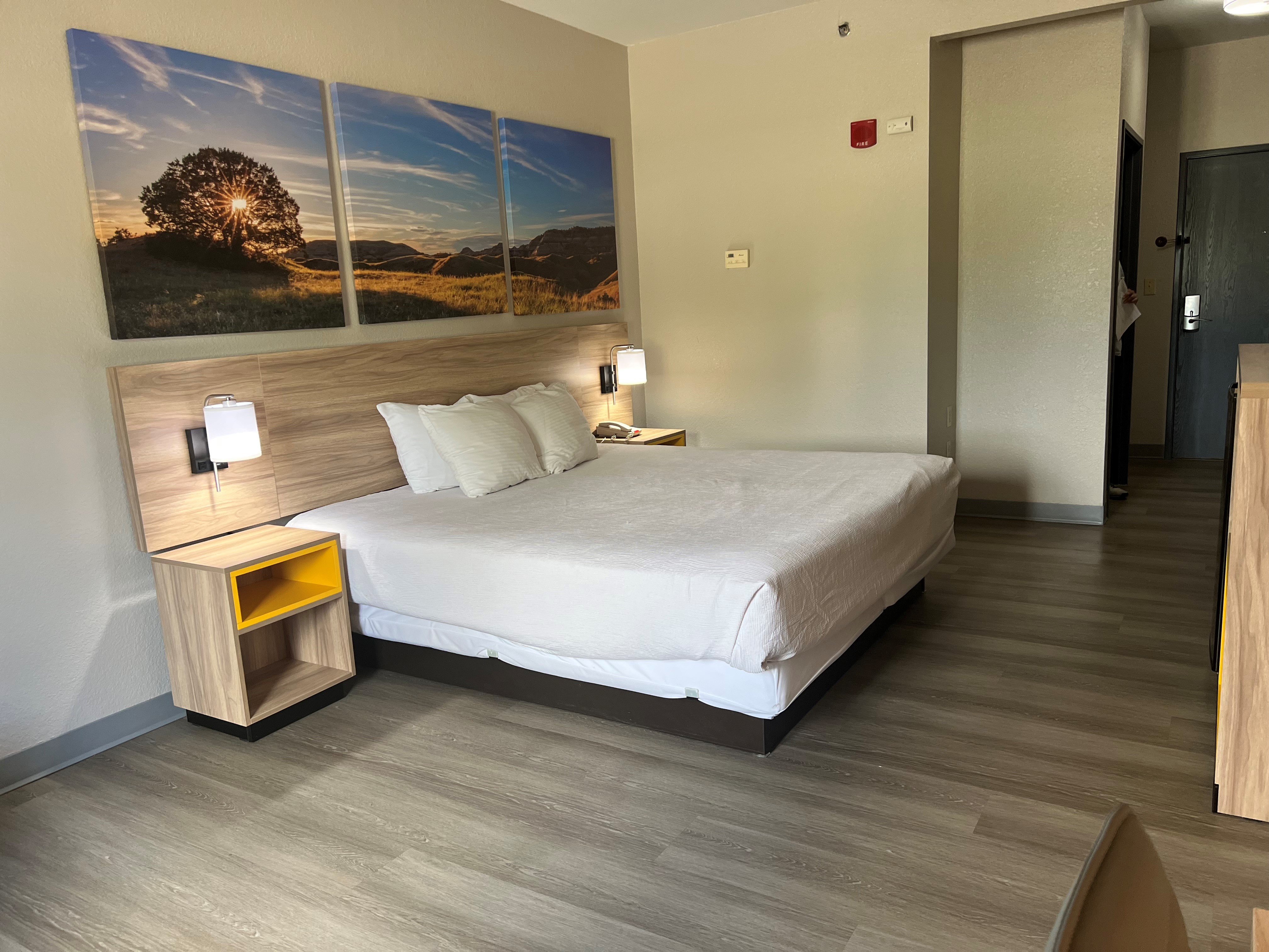 Guest room at the Days Inn by Wyndham Coffeyville in Coffeyville, Kansas