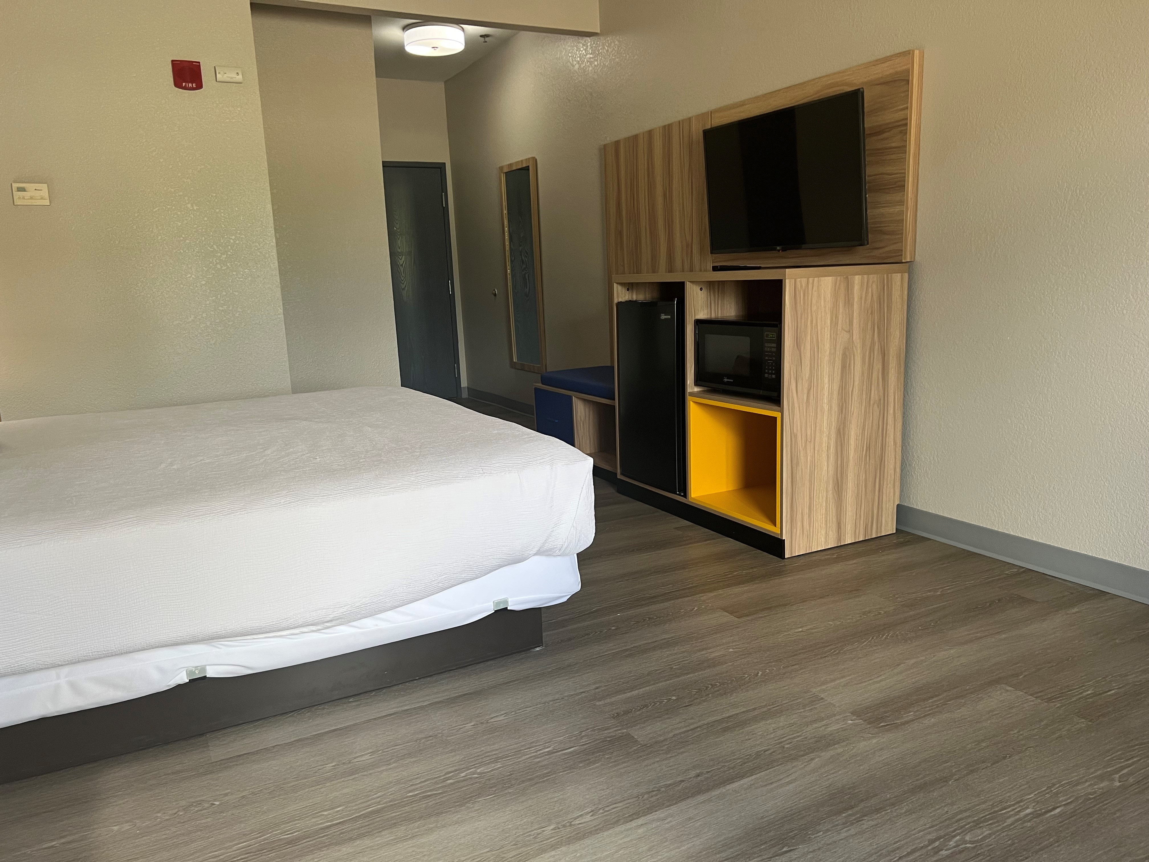 Guest room at the Days Inn by Wyndham Coffeyville in Coffeyville, Kansas