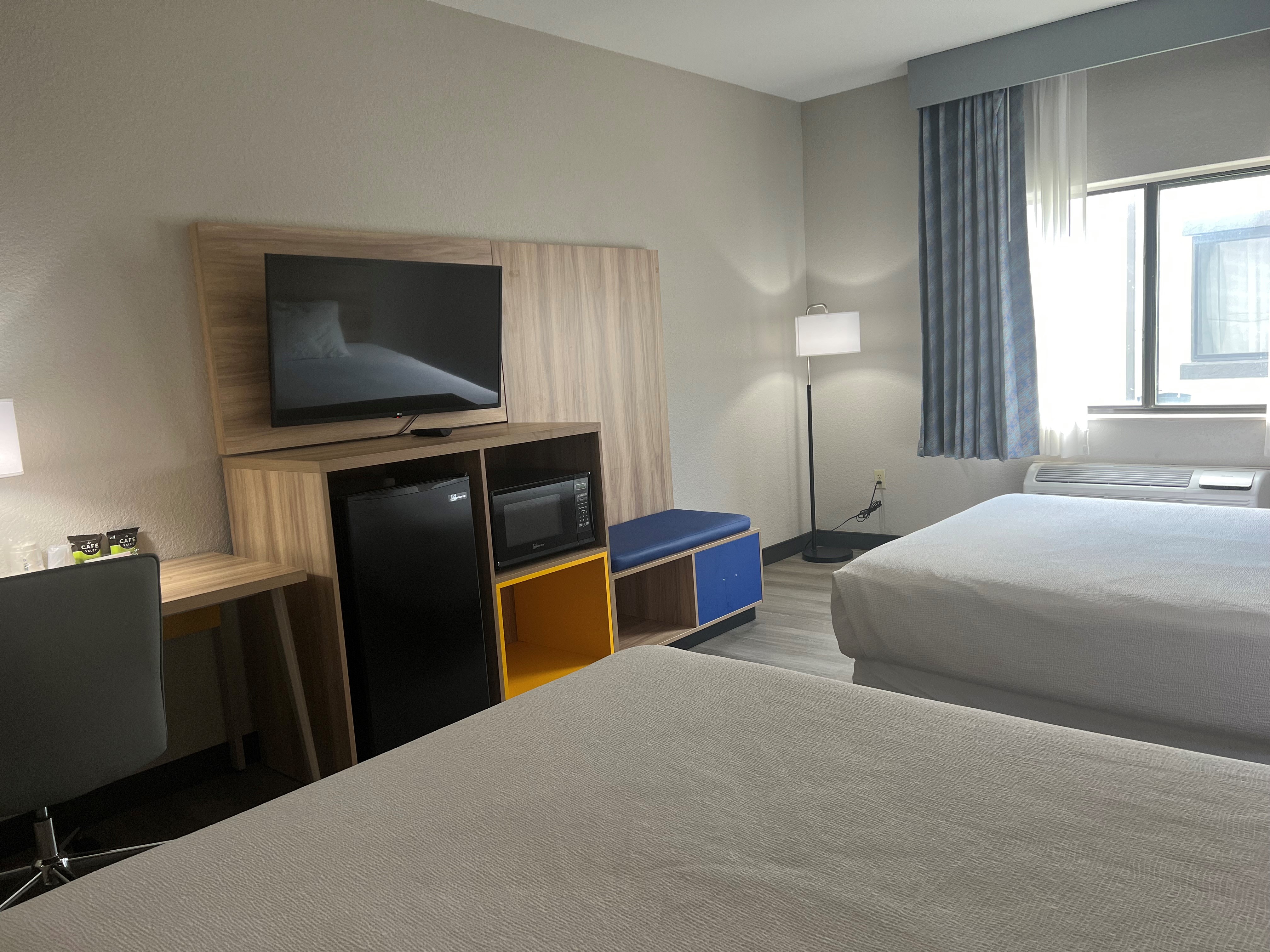 Guest room at the Days Inn by Wyndham Coffeyville in Coffeyville, Kansas