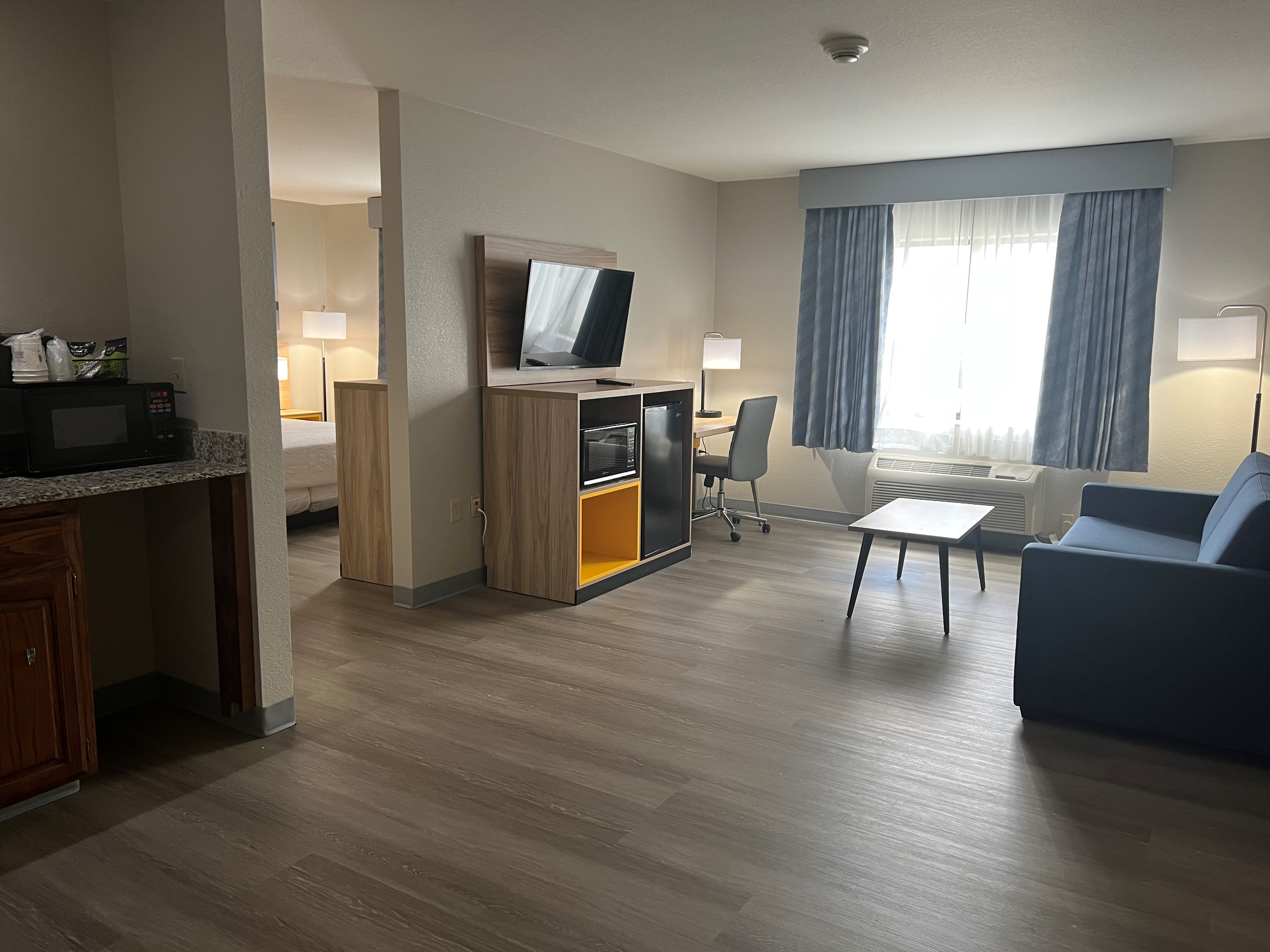 Days Inn by Wyndham Coffeyville suite in Coffeyville, Kansas