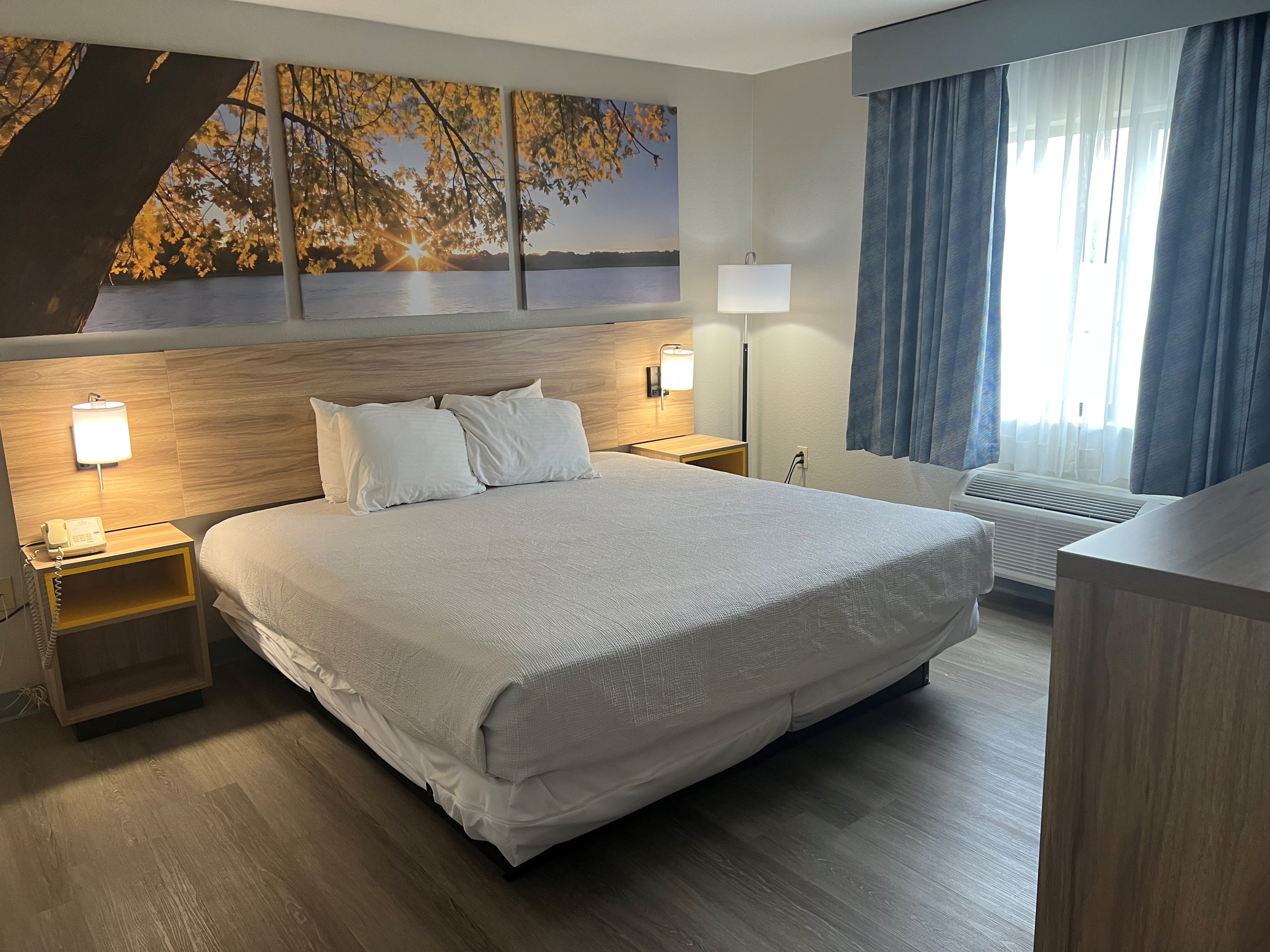 Days Inn by Wyndham Coffeyville suite in Coffeyville, Kansas