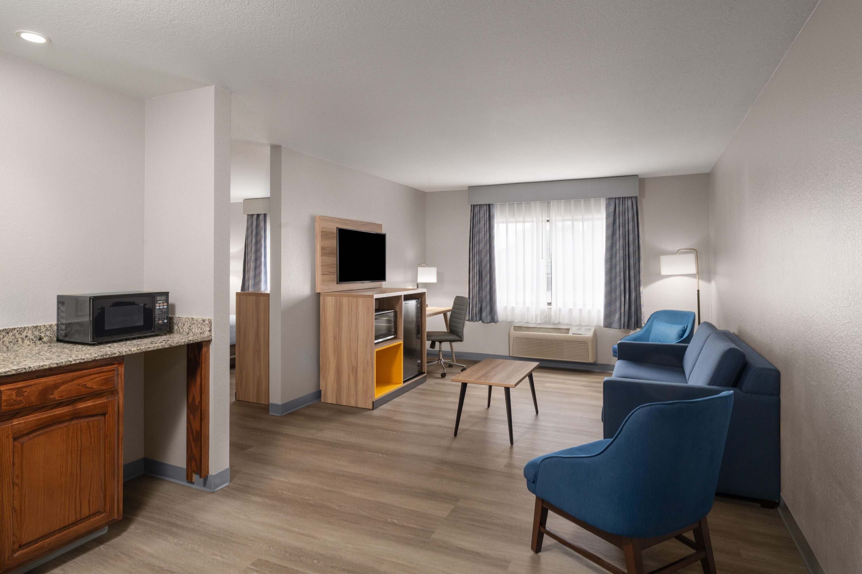 Days Inn by Wyndham Coffeyville suite in Coffeyville, Kansas