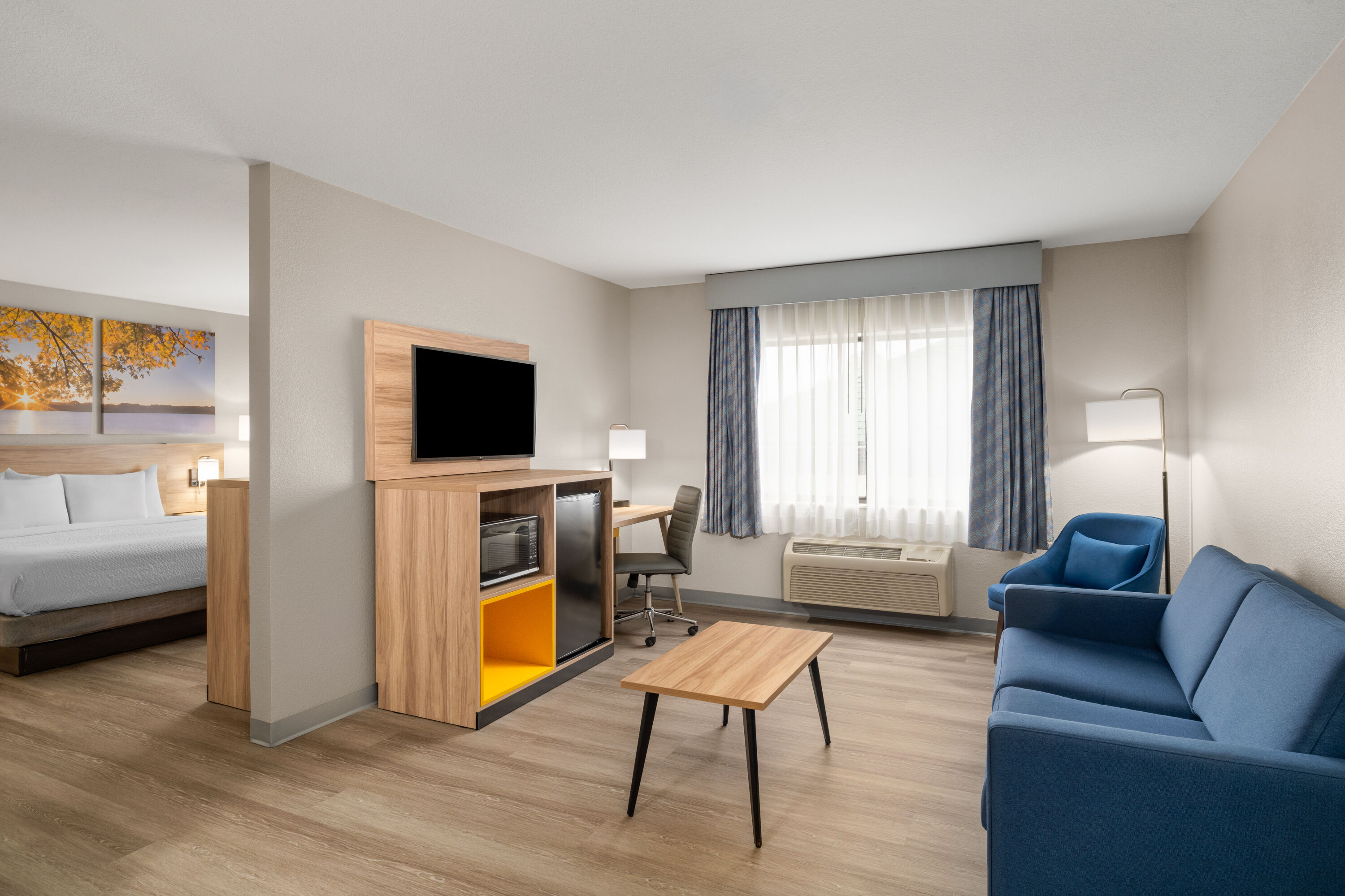 Days Inn by Wyndham Coffeyville suite in Coffeyville, Kansas