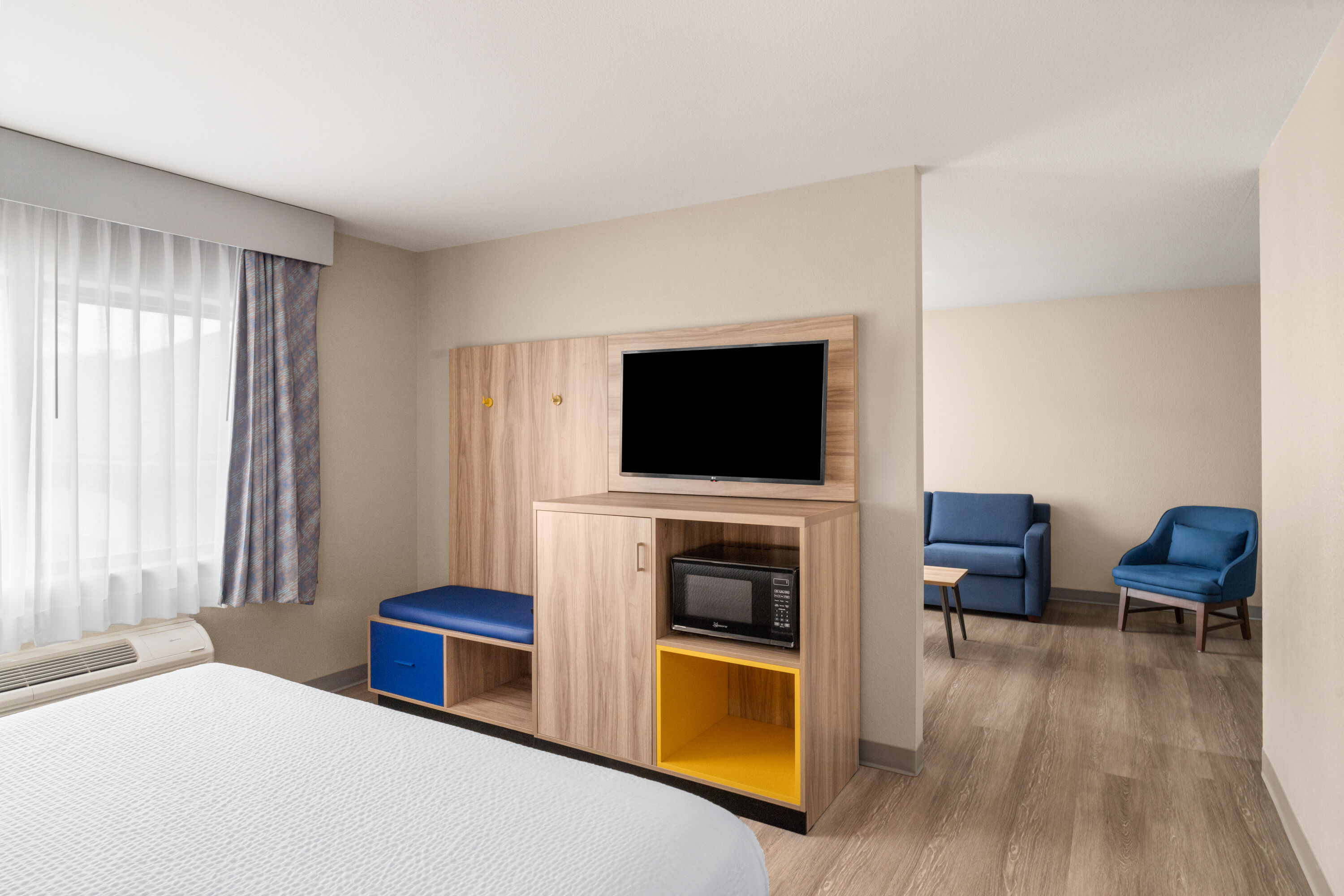 Days Inn by Wyndham Coffeyville suite in Coffeyville, Kansas