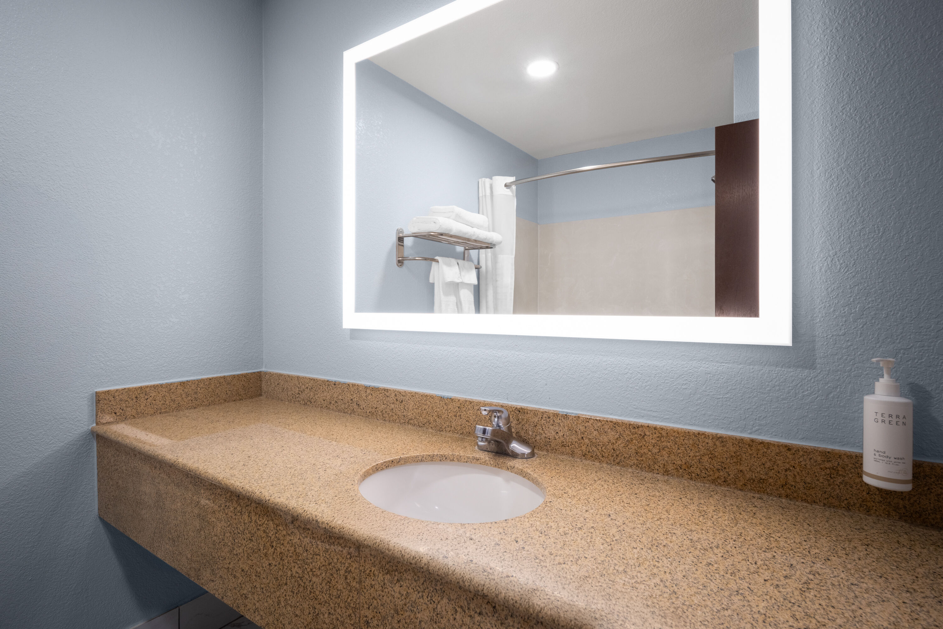 Guest room bath at the Days Inn by Wyndham Dodge City in Dodge City, Kansas