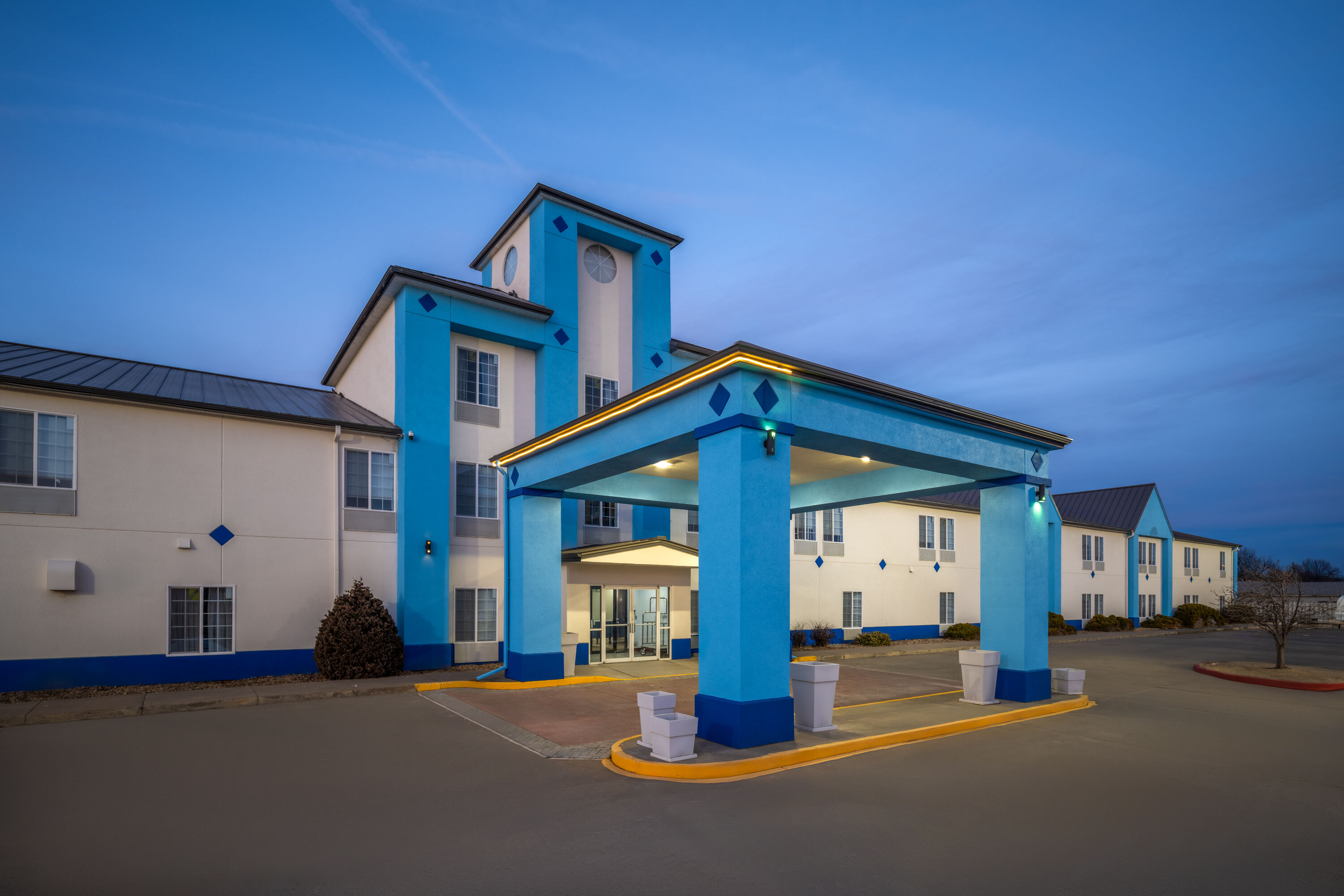 Exterior Dusk Image of Days Inn by Wyndham Dodge City hotel in Dodge City, Kansas