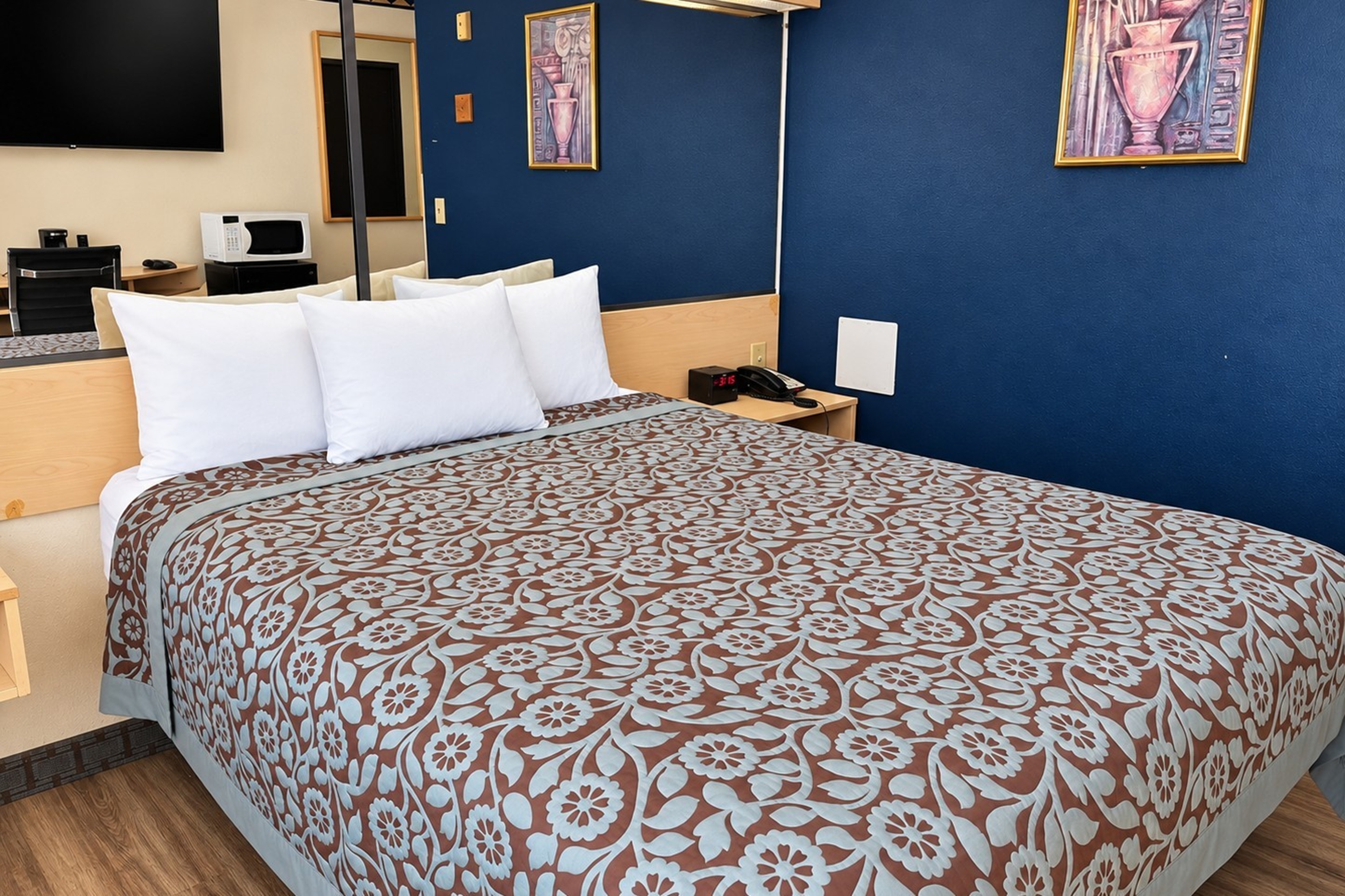 Guest room at the Days Inn & Suites by Wyndham Hutchinson in Hutchinson, Kansas