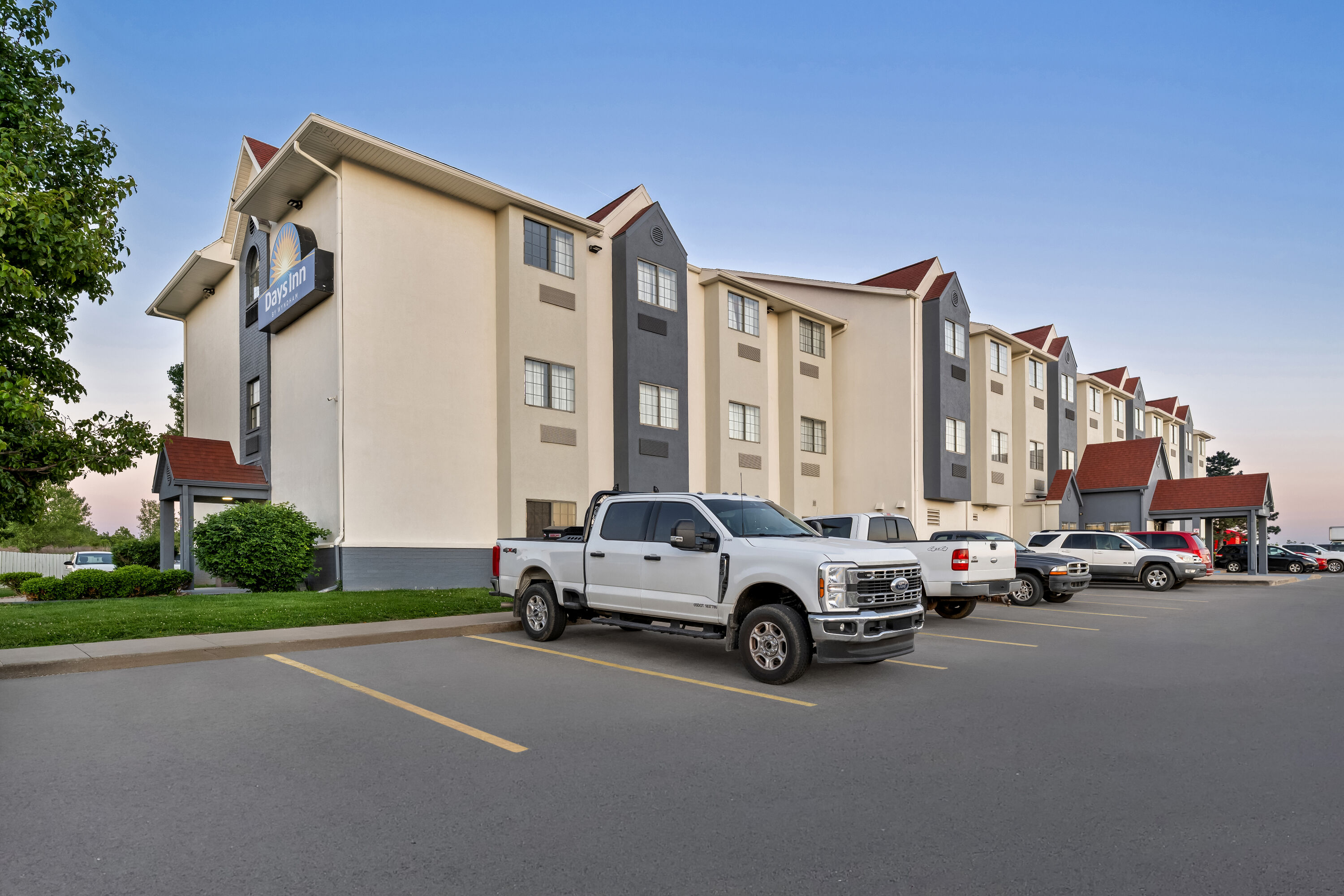 Exterior Day Image of Days Inn by Wyndham near Kansas Speedway hotel in Kansas City, Kansas