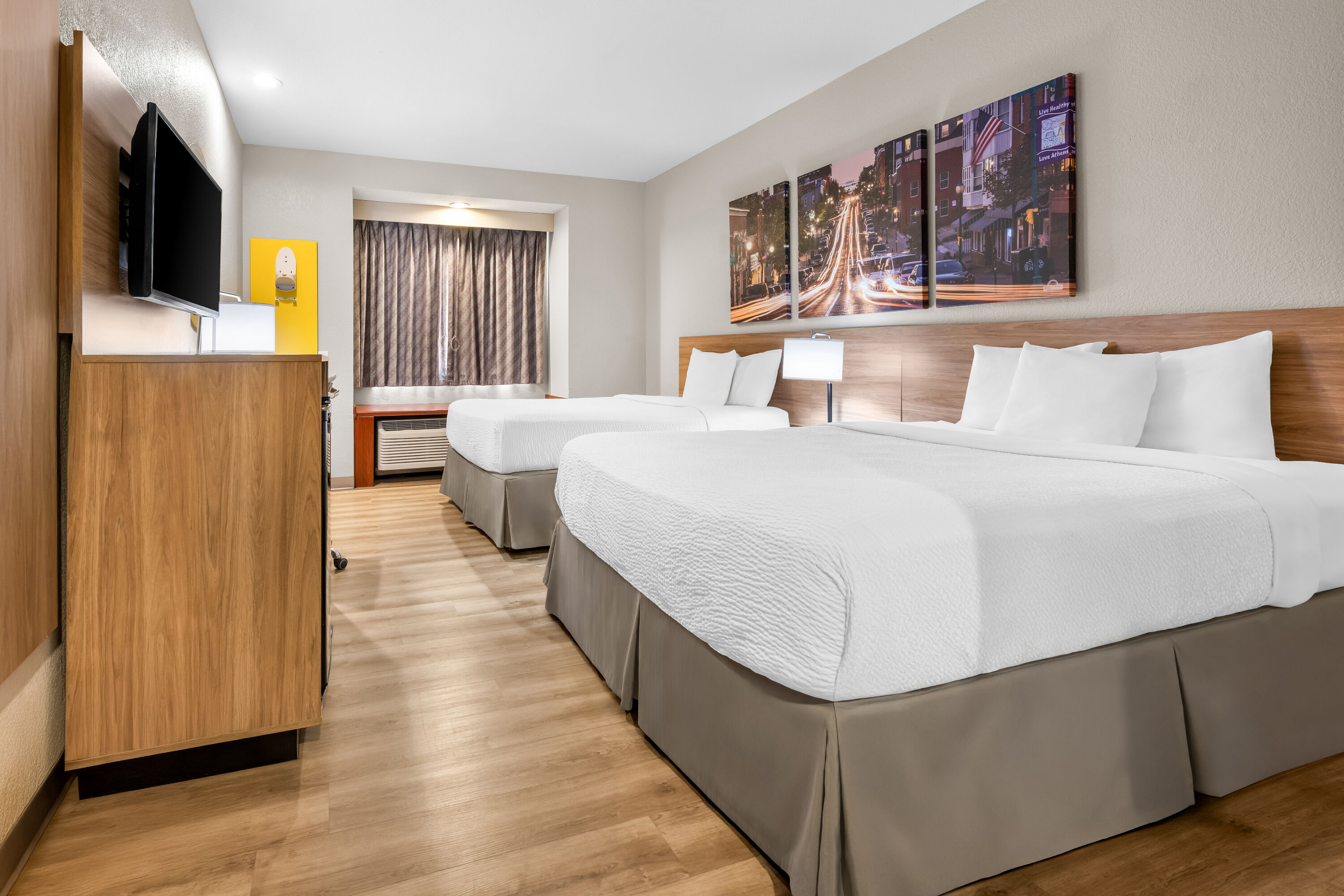 Double bed guest room at the Days Inn by Wyndham near Kansas Speedway in Kansas City, Kansas