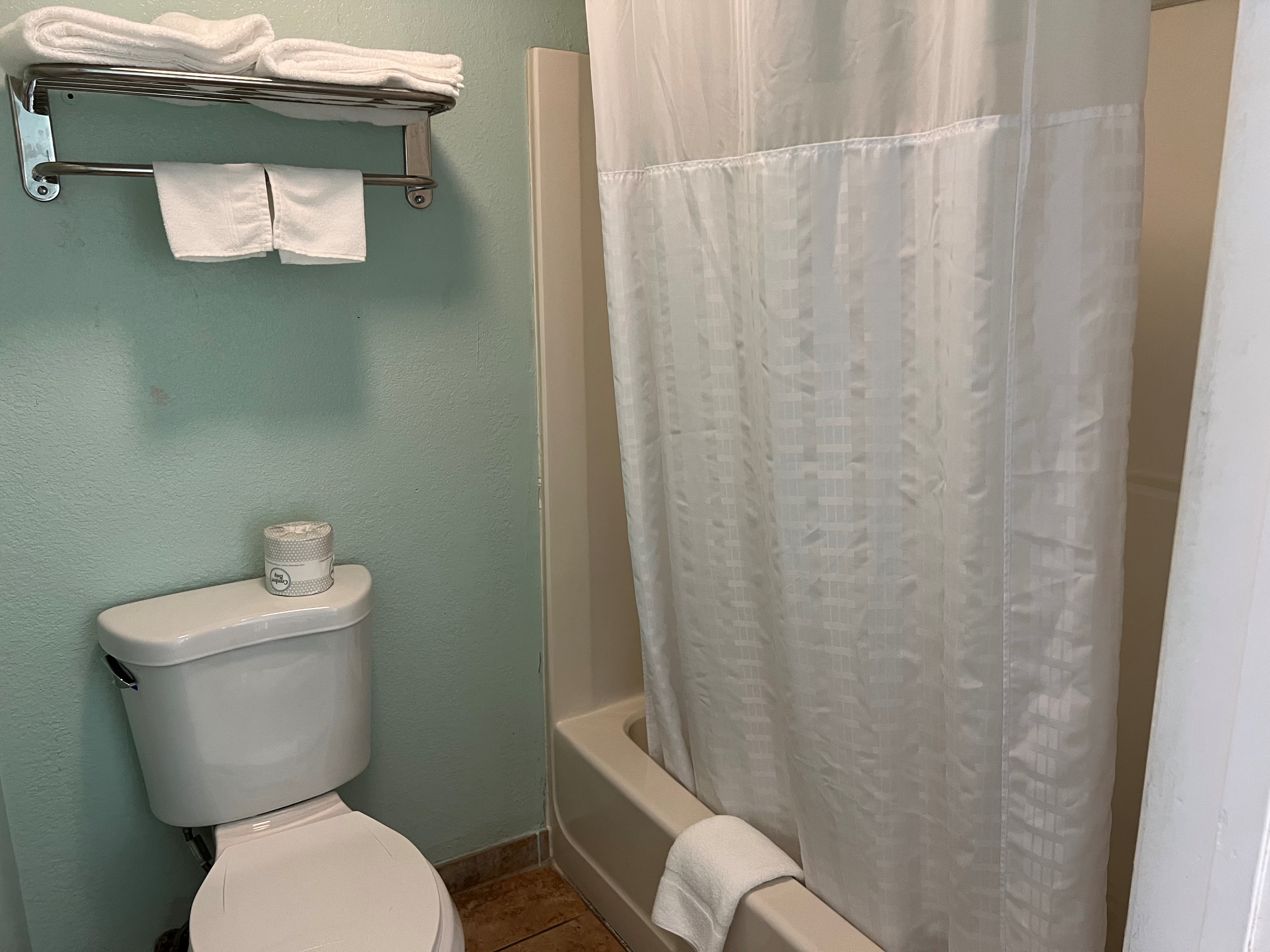 Guest room bath at the Days Inn by Wyndham Pratt in Pratt, Kansas