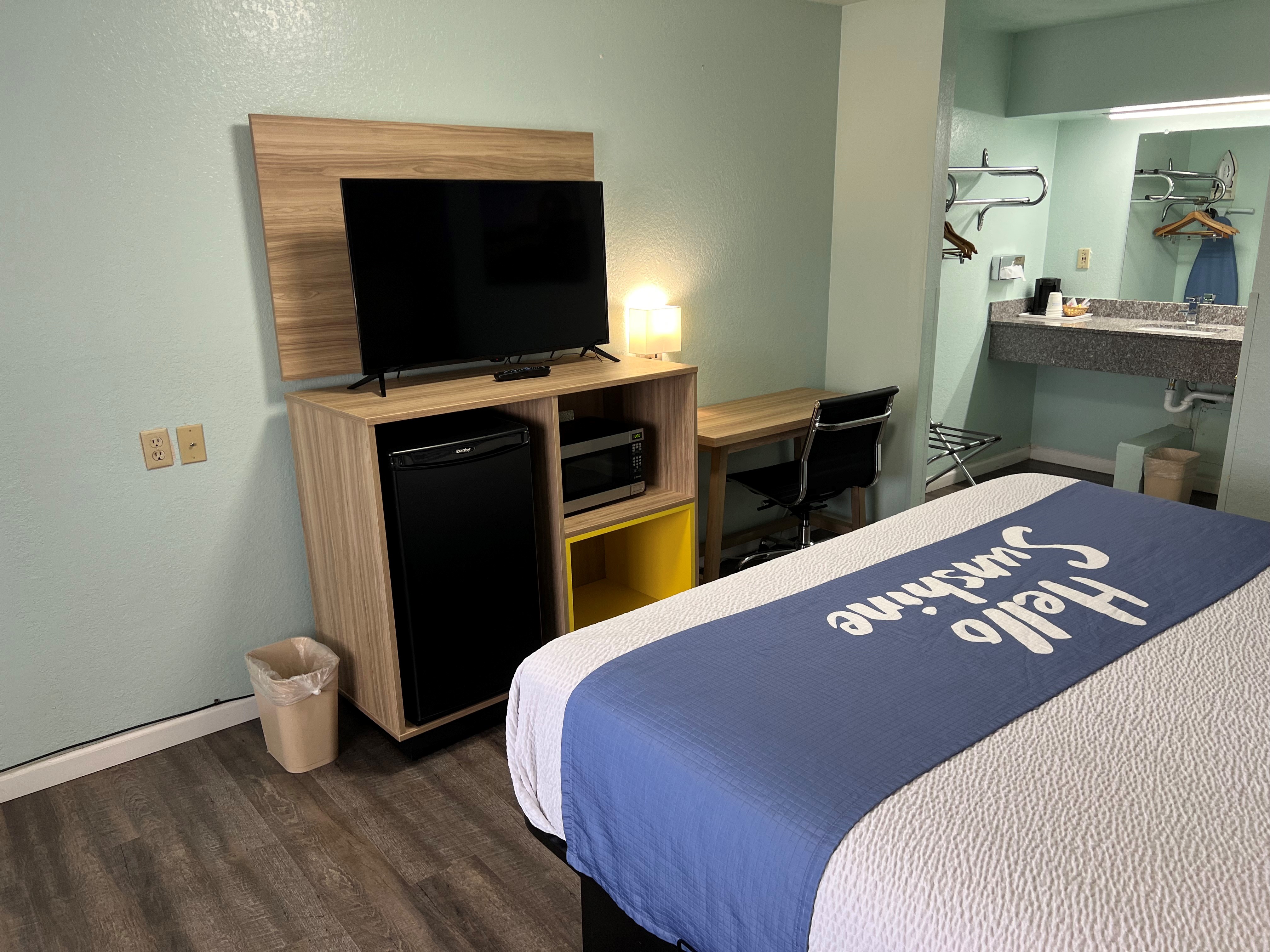 Guest room at the Days Inn by Wyndham Pratt in Pratt, Kansas