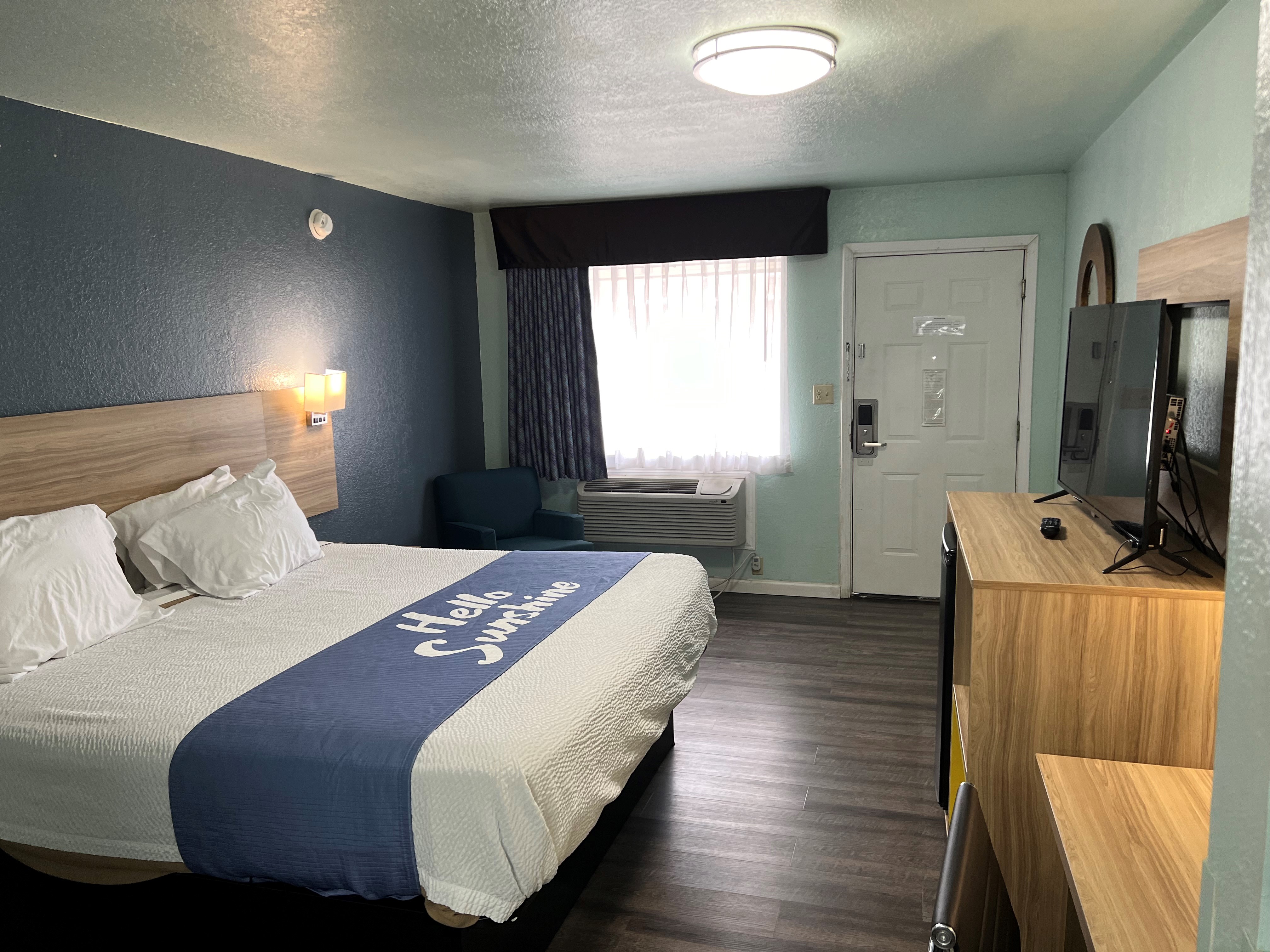 Guest room at the Days Inn by Wyndham Pratt in Pratt, Kansas
