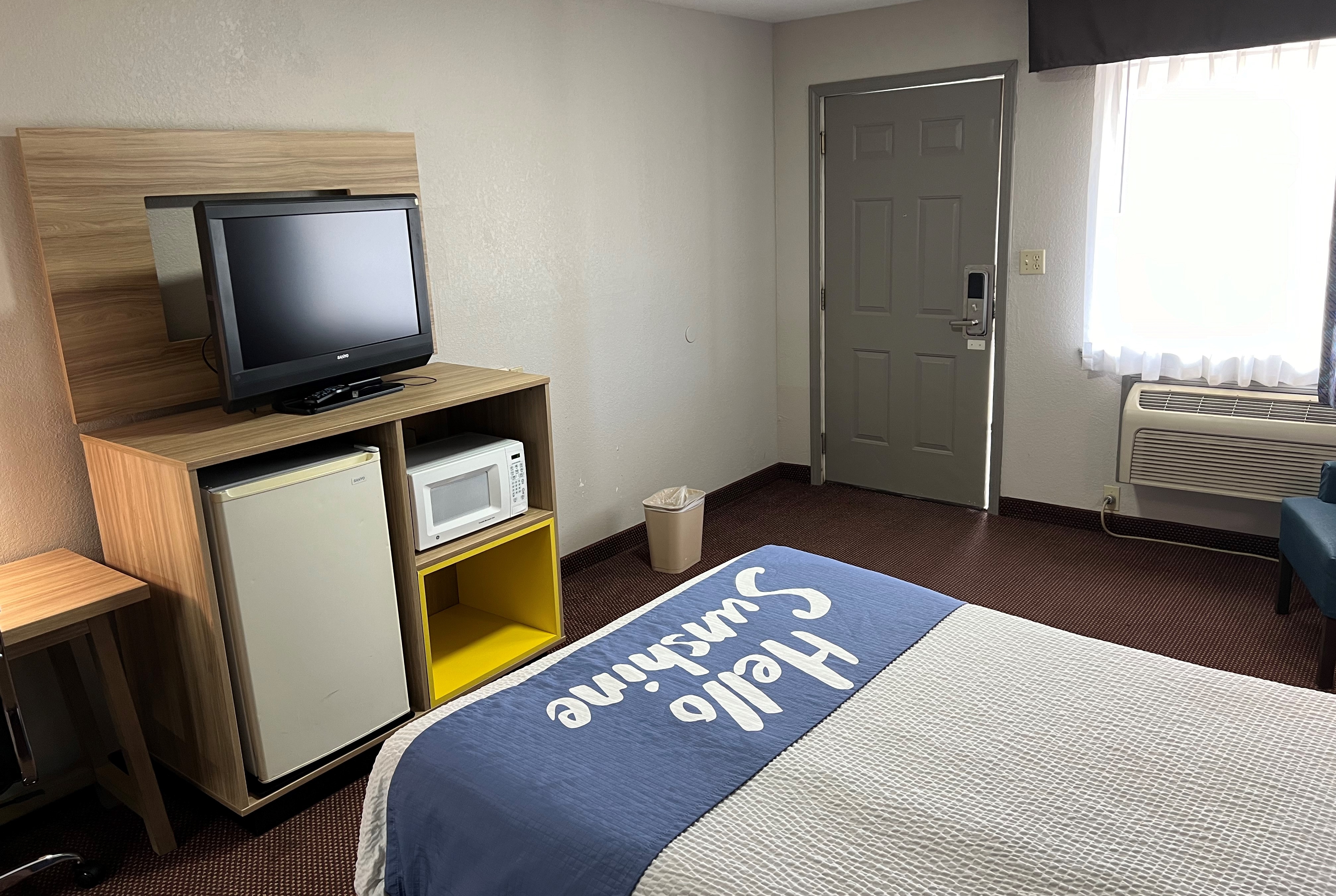 Guest room at the Days Inn by Wyndham Pratt in Pratt, Kansas