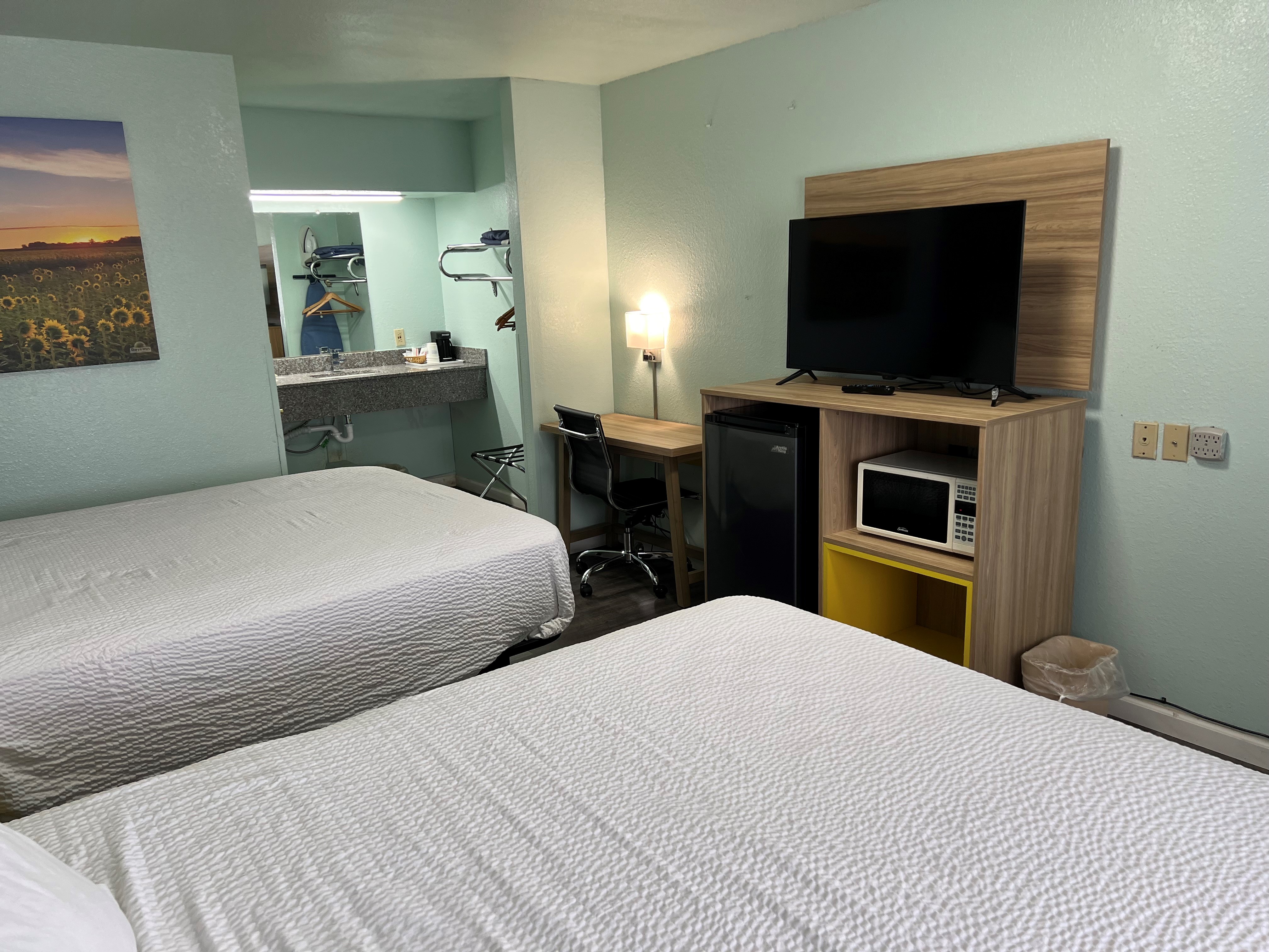 Guest room at the Days Inn by Wyndham Pratt in Pratt, Kansas