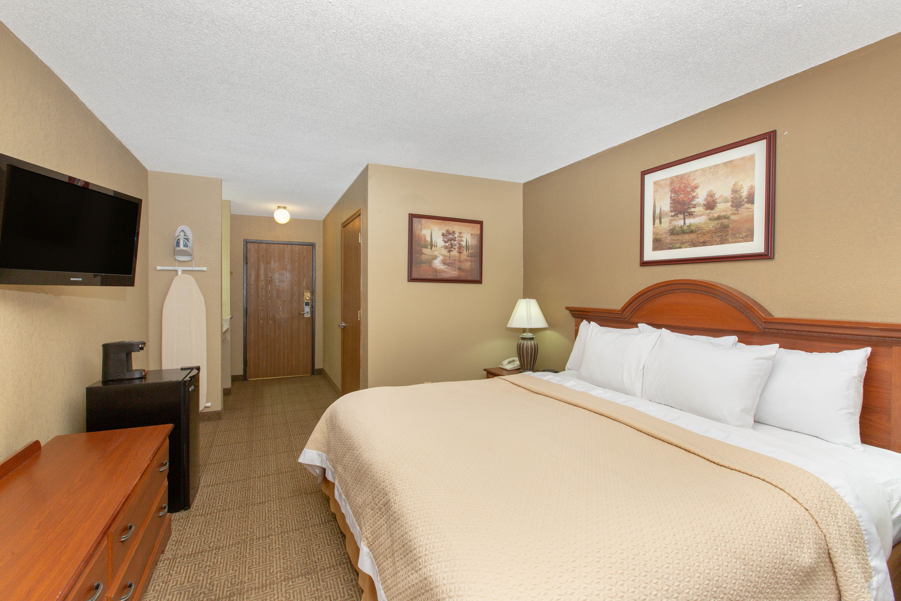 Guest room at the Days Inn by Wyndham Salina I-70 in Salina, Kansas