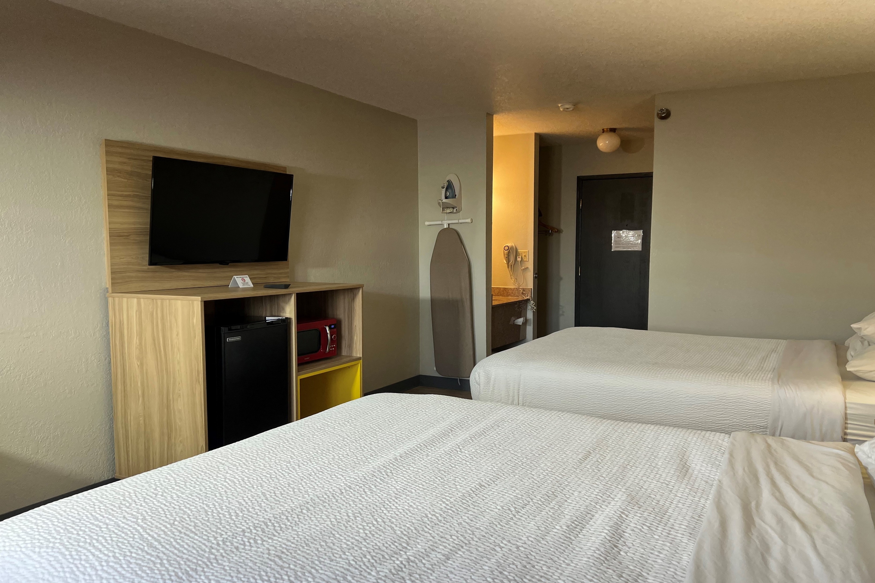 Guest room at the Days Inn by Wyndham Salina I-70 in Salina, Kansas