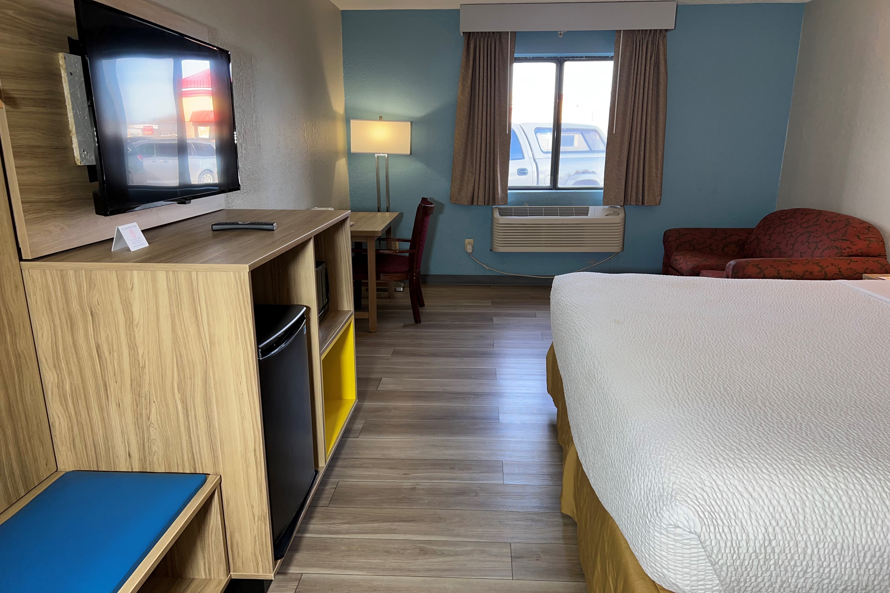 Guest room at the Days Inn by Wyndham Salina I-70 in Salina, Kansas